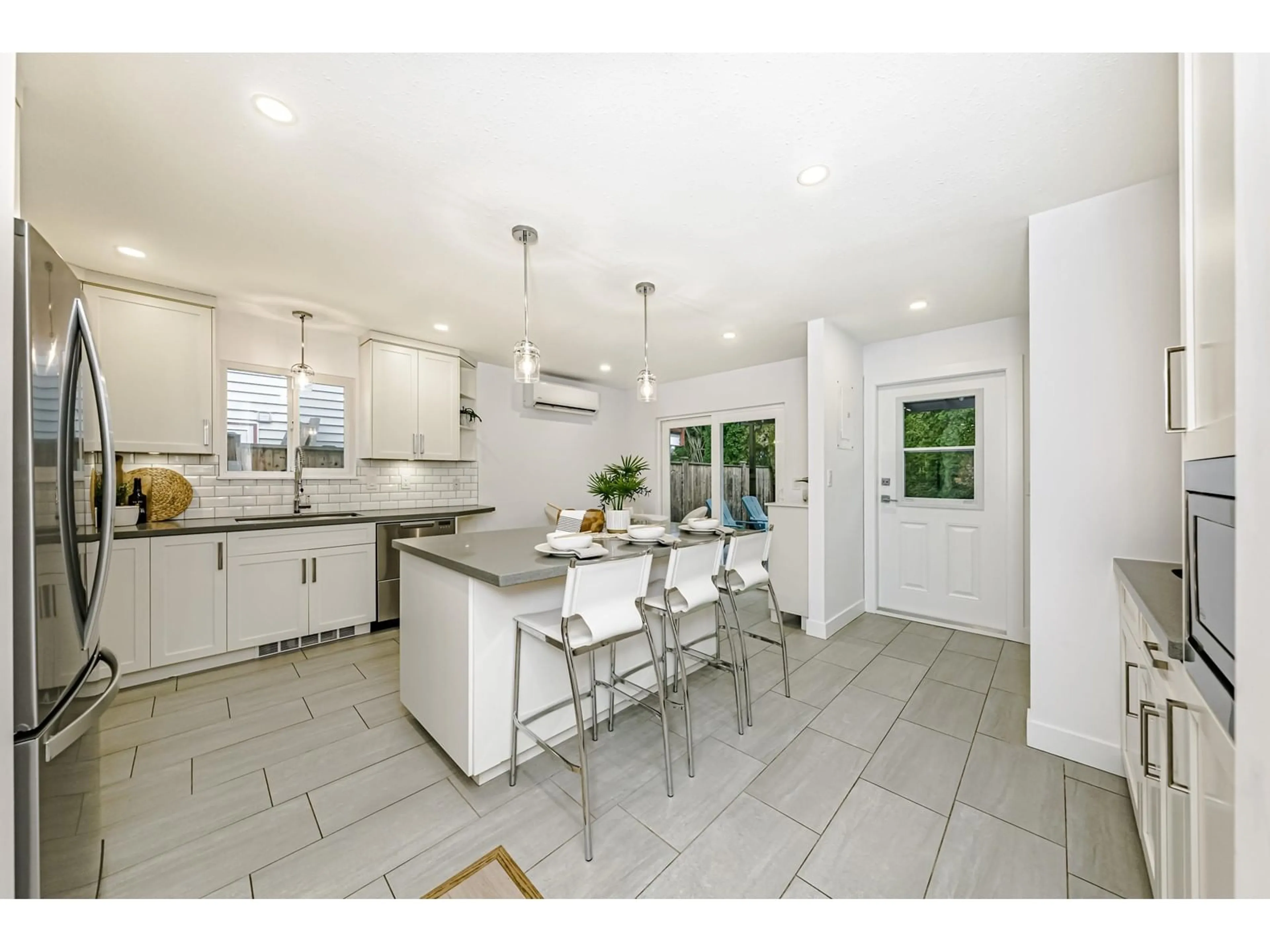 Open concept kitchen, ceramic/tile floor for 20995 92 AVENUE, Langley British Columbia V1M2B4