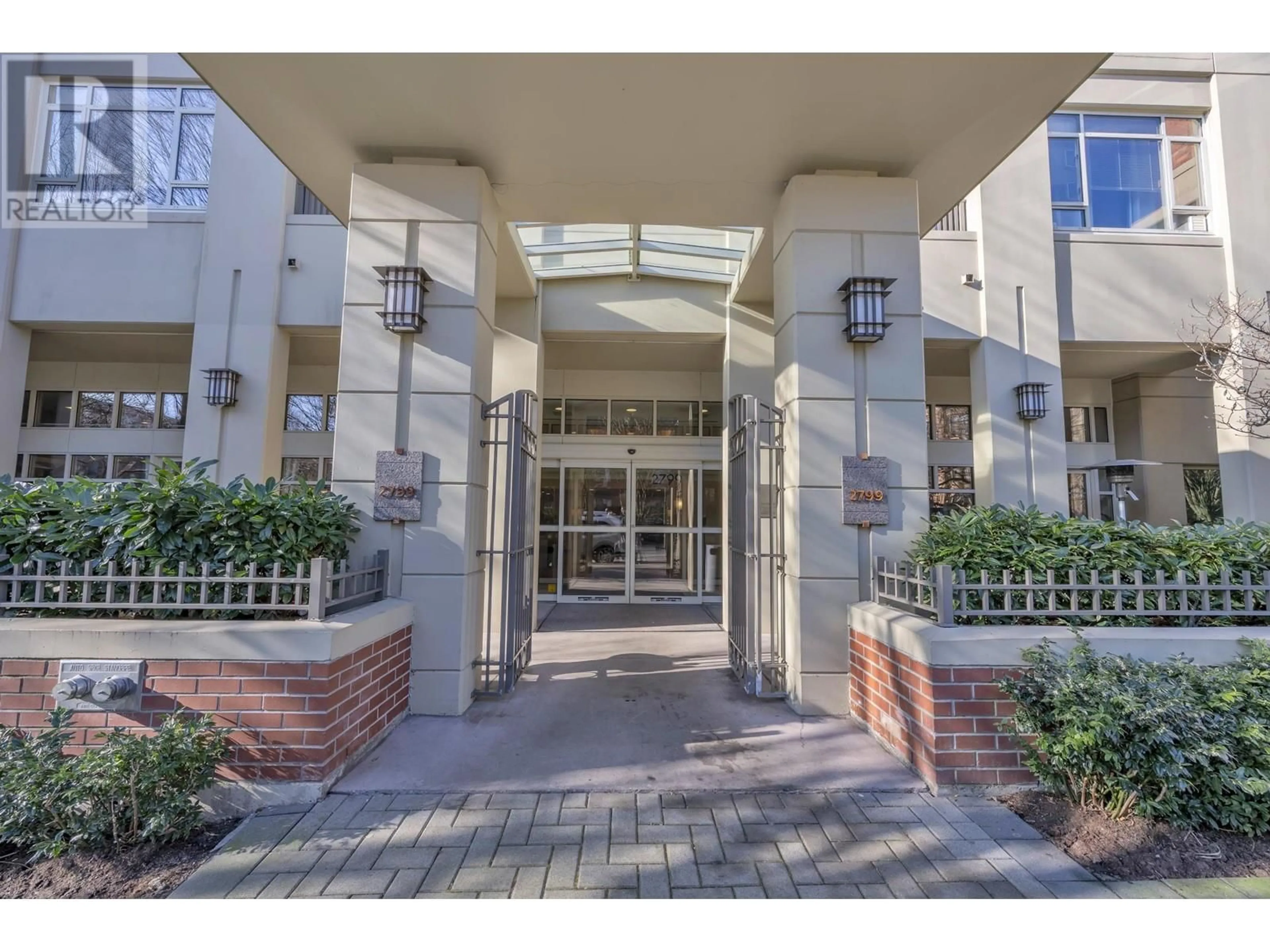 Indoor foyer for 107 2799 YEW STREET, Vancouver British Columbia V6K4W2