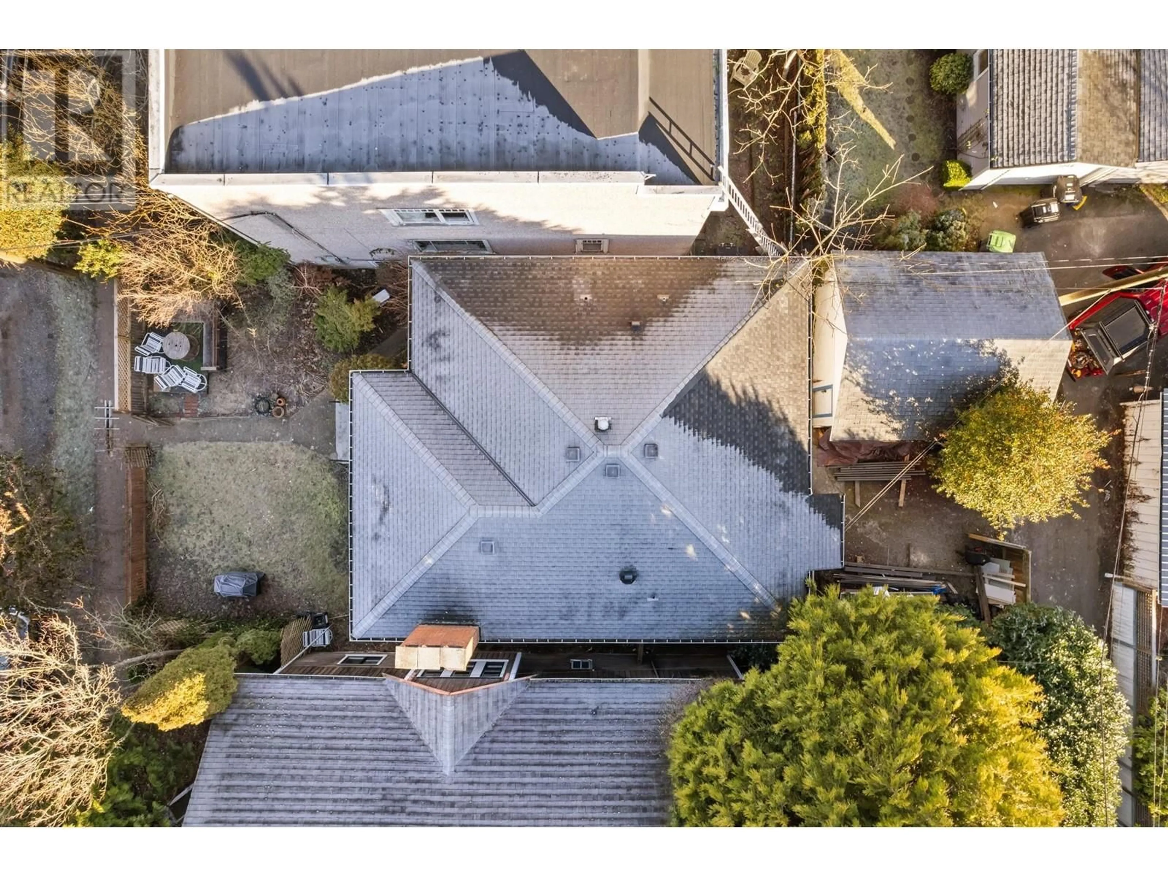 A pic from outside/outdoor area/front of a property/back of a property/a pic from drone, street for 2264 BLENHEIM STREET, Vancouver British Columbia V6K4J3