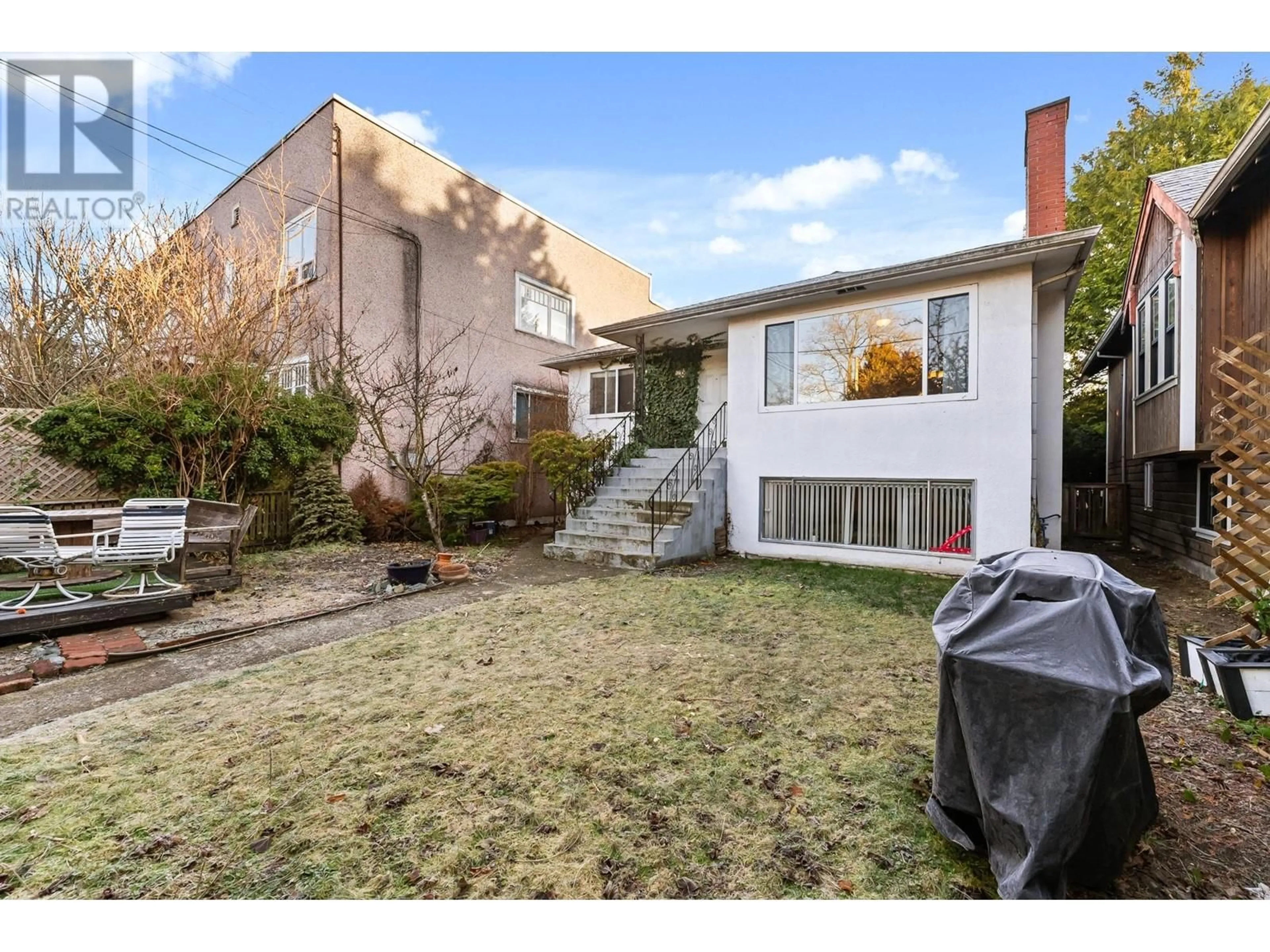 A pic from outside/outdoor area/front of a property/back of a property/a pic from drone, street for 2264 BLENHEIM STREET, Vancouver British Columbia V6K4J3