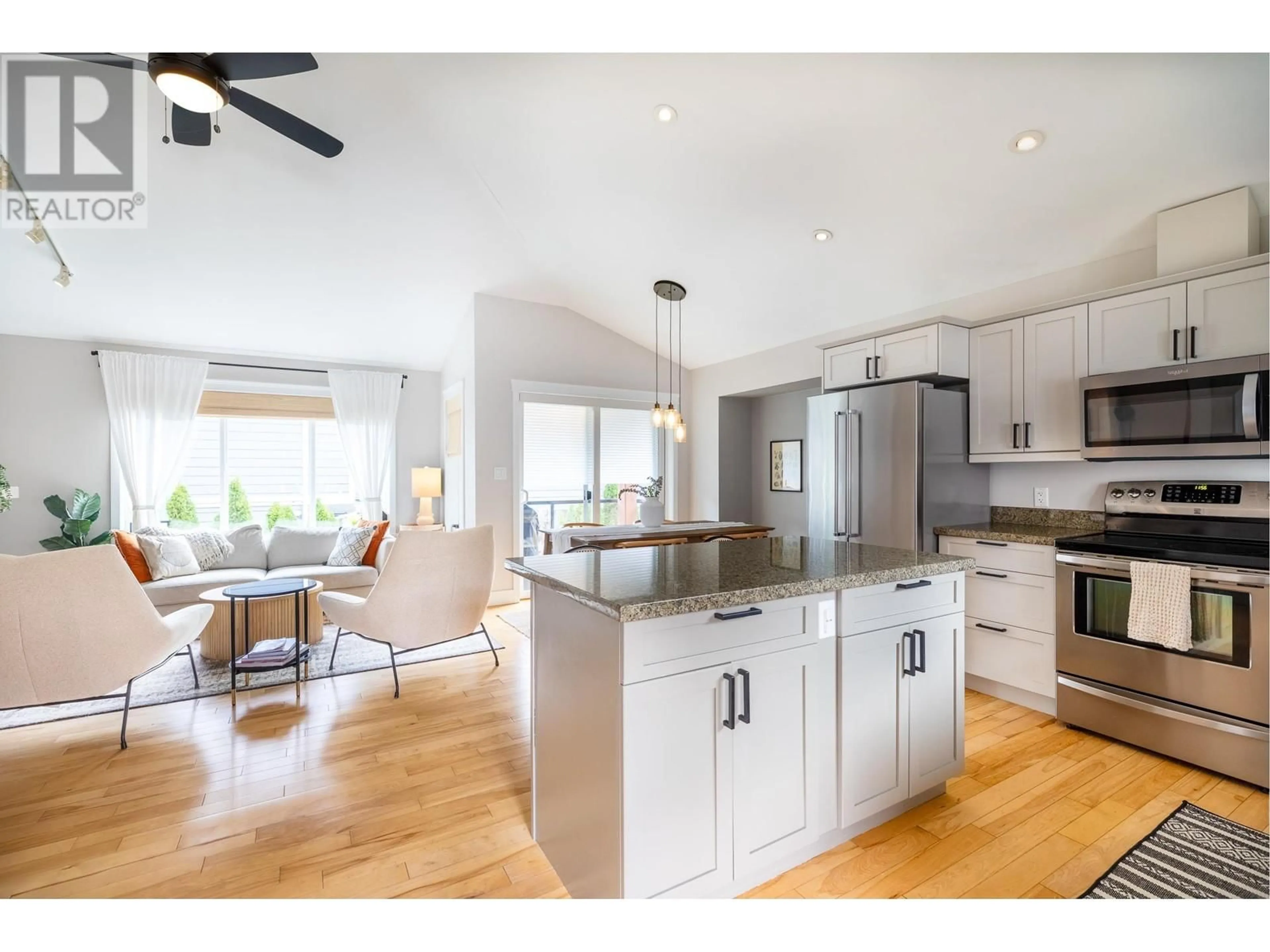 Open concept kitchen, wood/laminate floor for 19 728 GIBSONS WAY, Gibsons British Columbia V0N1V9