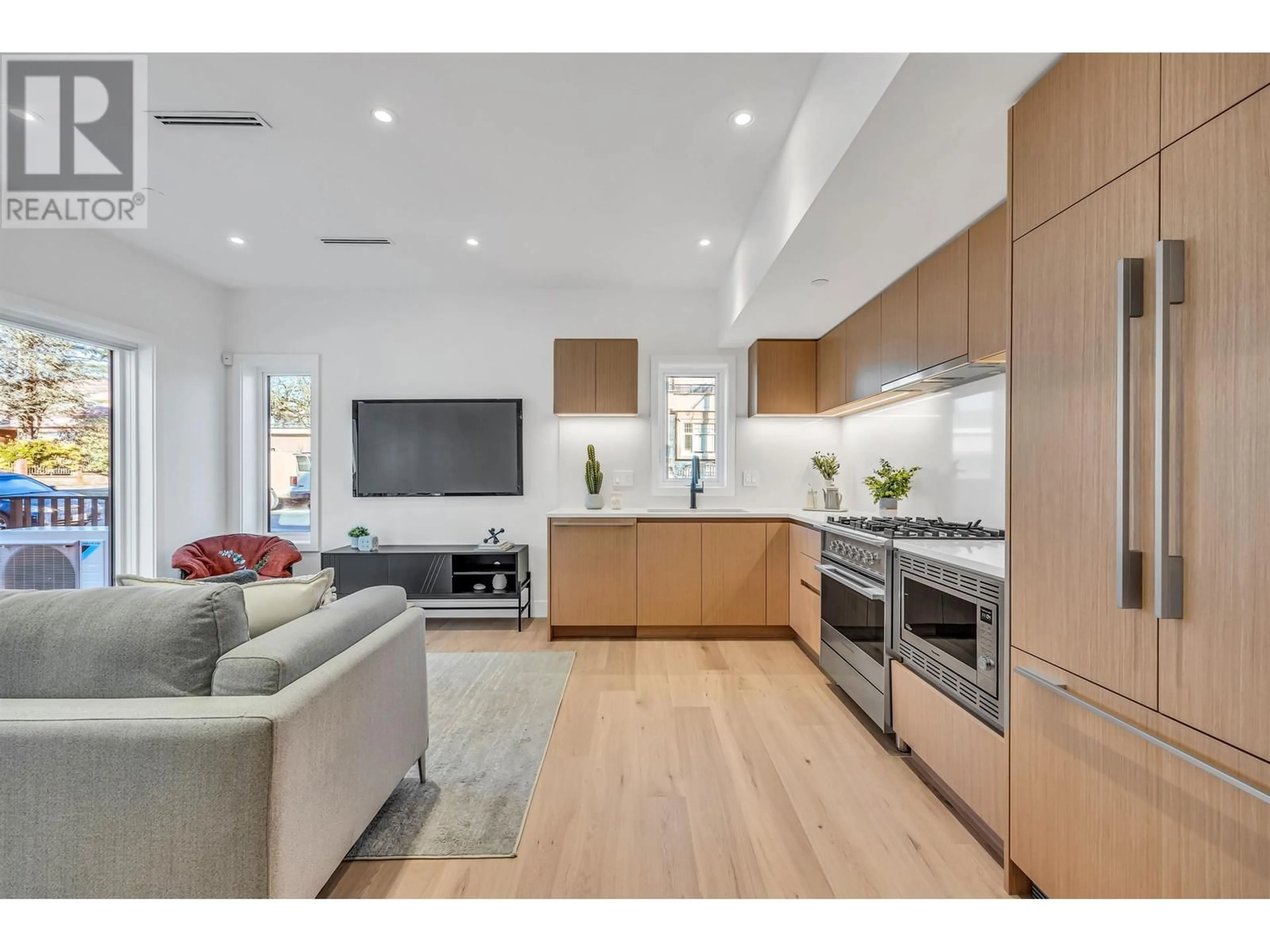 Open concept kitchen, unknown for 6815 OAK STREET, Vancouver British Columbia V6P1H5