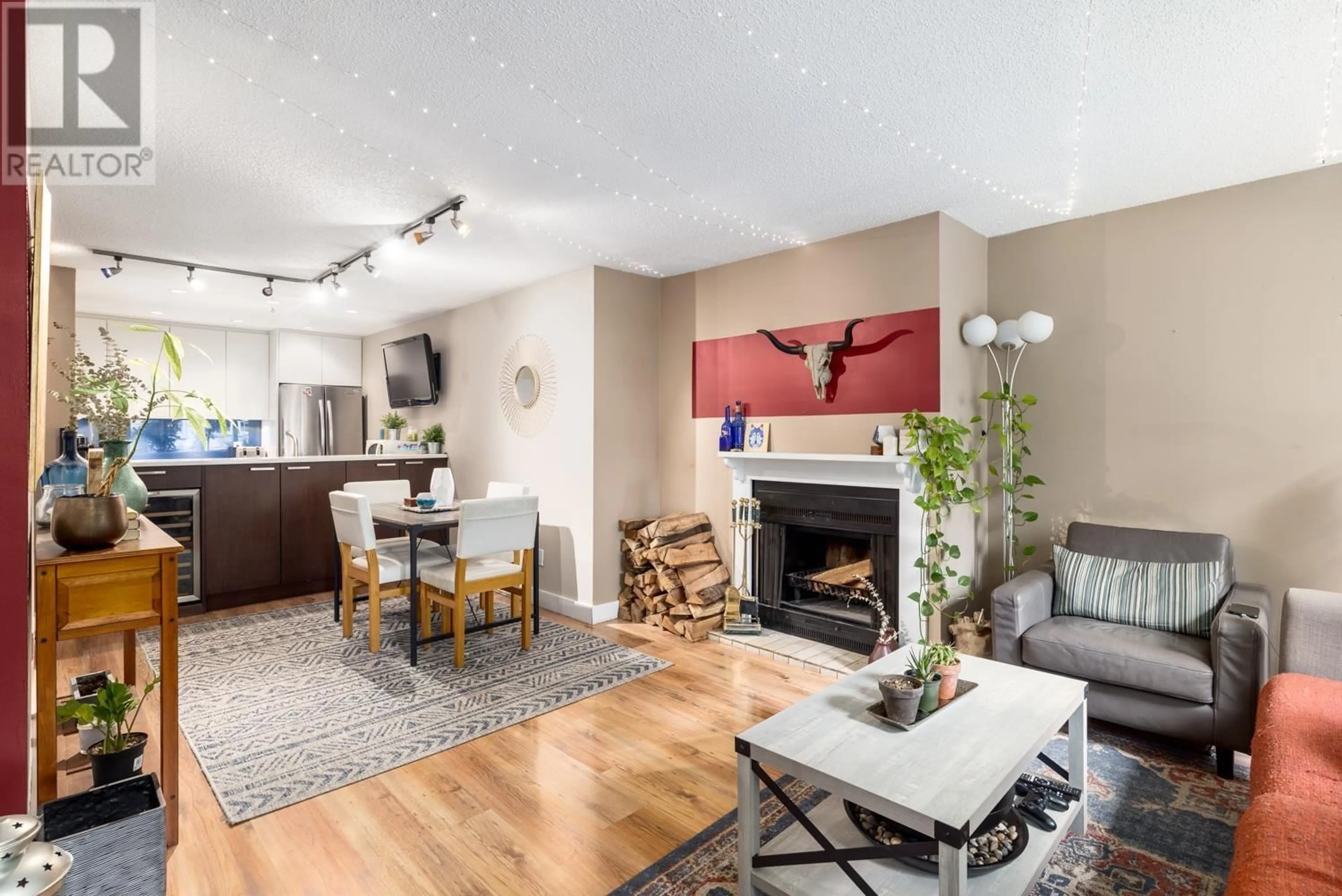 Living room with furniture, wood/laminate floor for 202 936 BUTE STREET, Vancouver British Columbia V6E1Y8