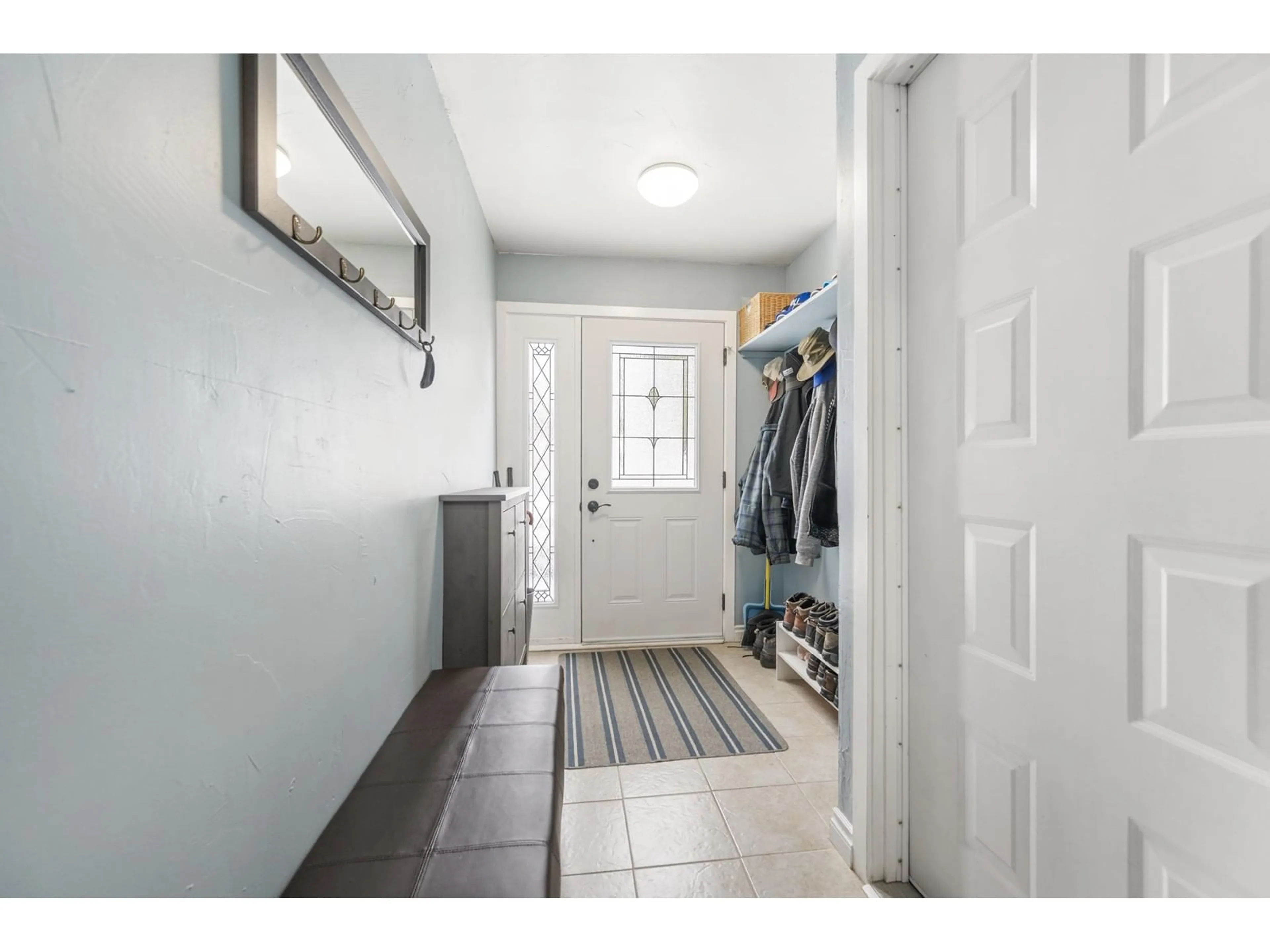 Indoor entryway for 35291 SELKIRK AVENUE, Abbotsford British Columbia V2S8L1