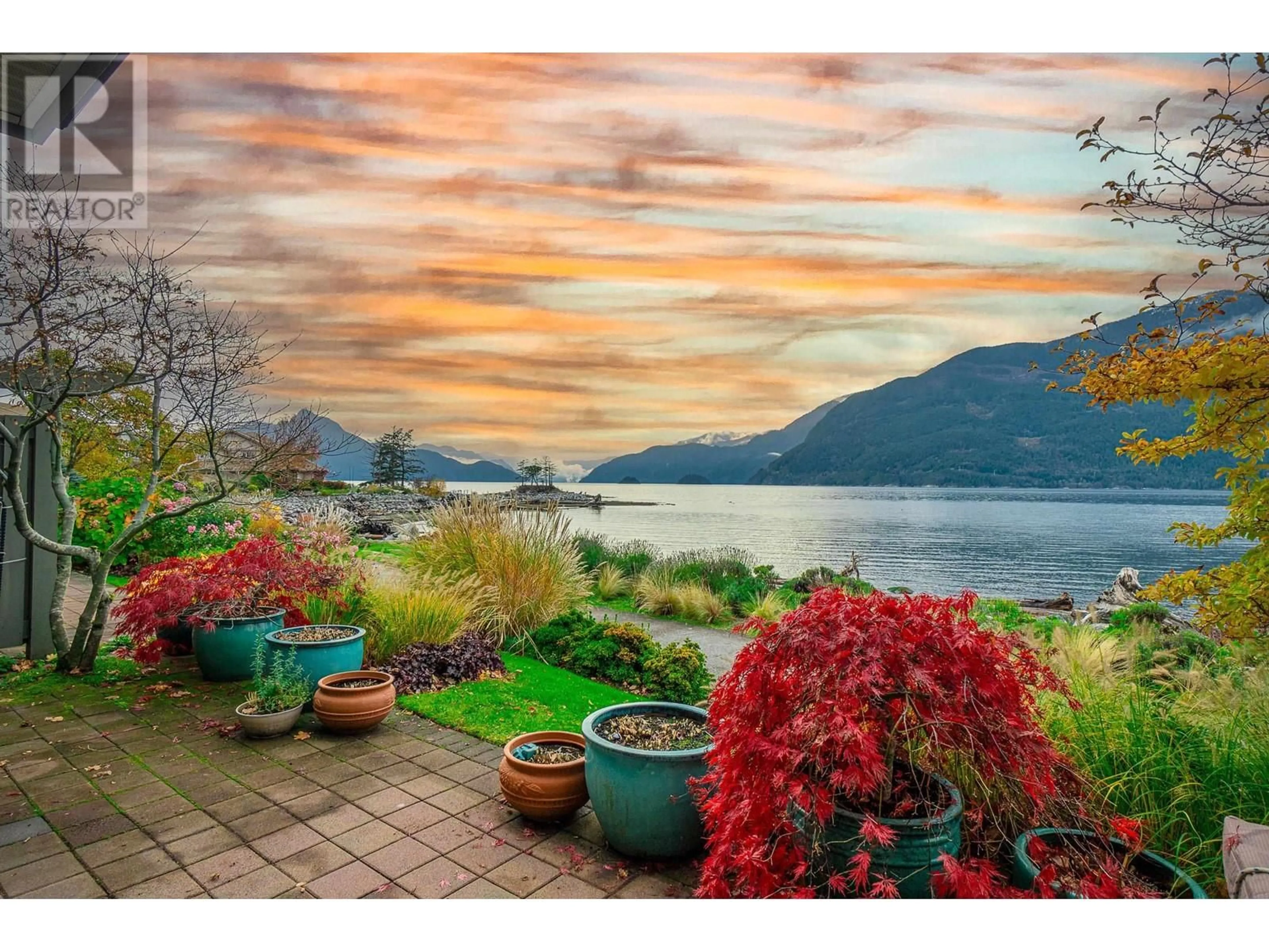 Patio, water/lake/river/ocean view for 16 BEACH DRIVE, Furry Creek British Columbia V8B1A2