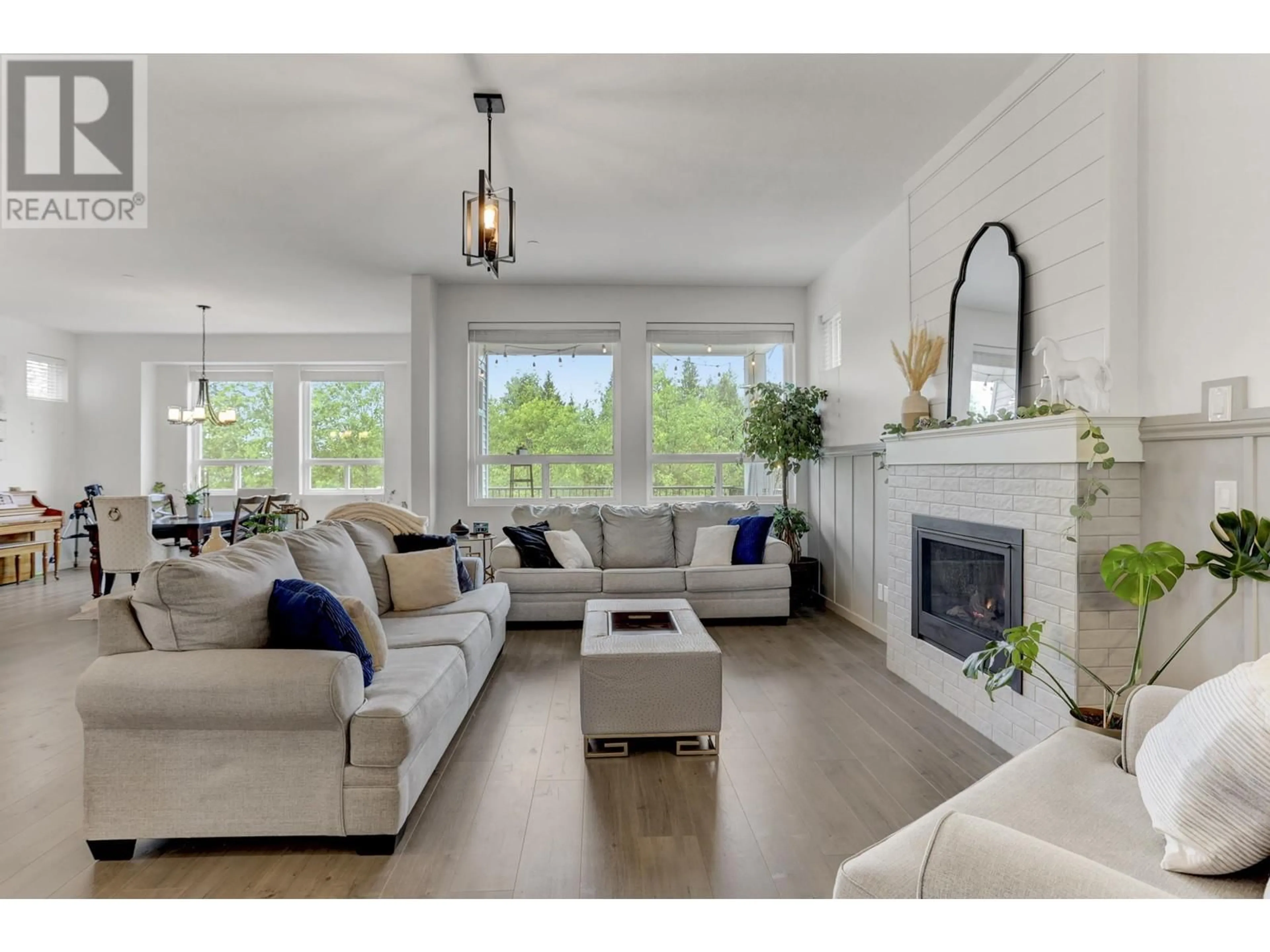 Living room with furniture, unknown for 10597 JACKSON ROAD, Maple Ridge British Columbia V2W1G6