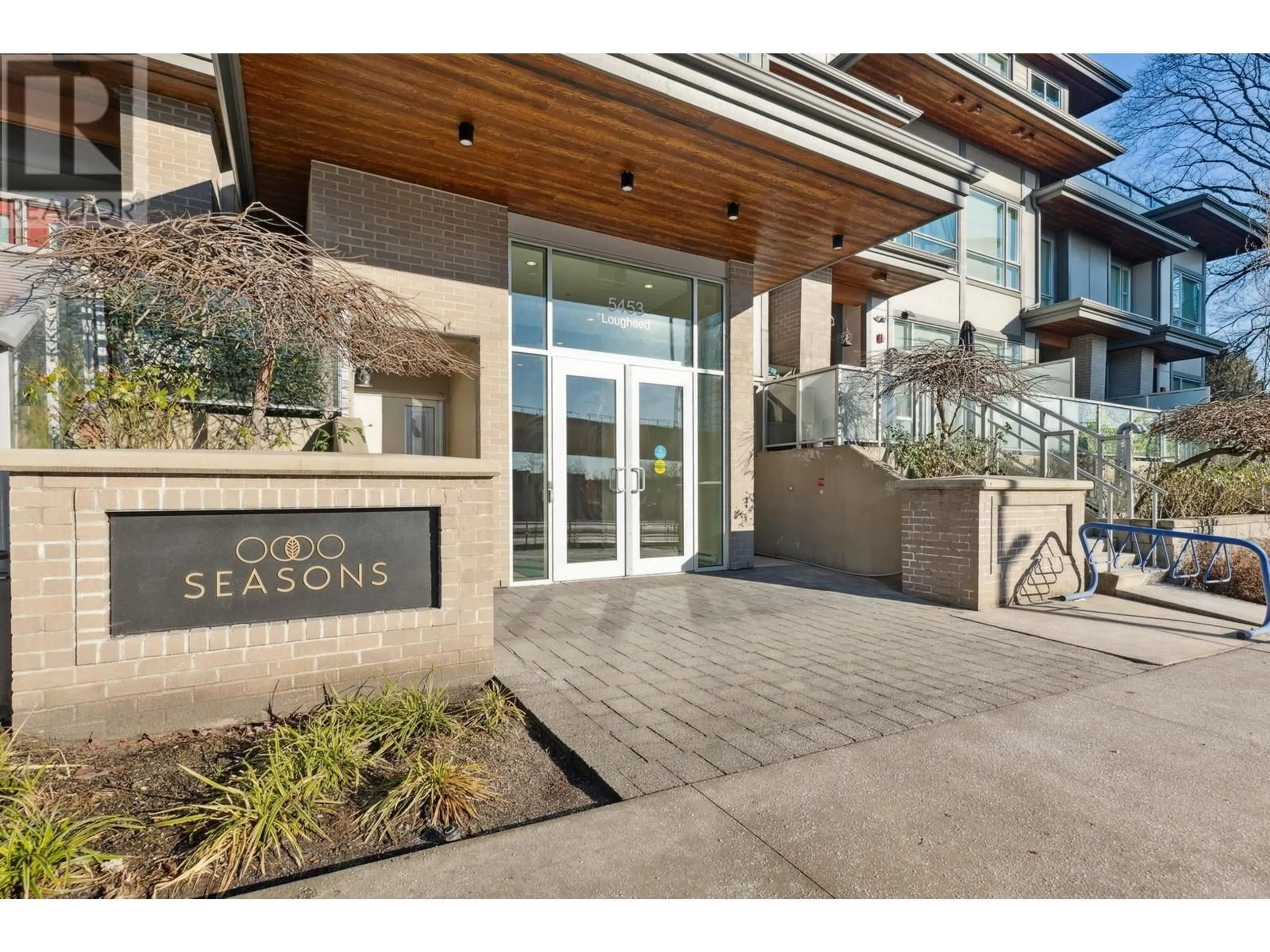 Indoor entryway for 116 5460 BROADWAY, Burnaby British Columbia V5B0B4