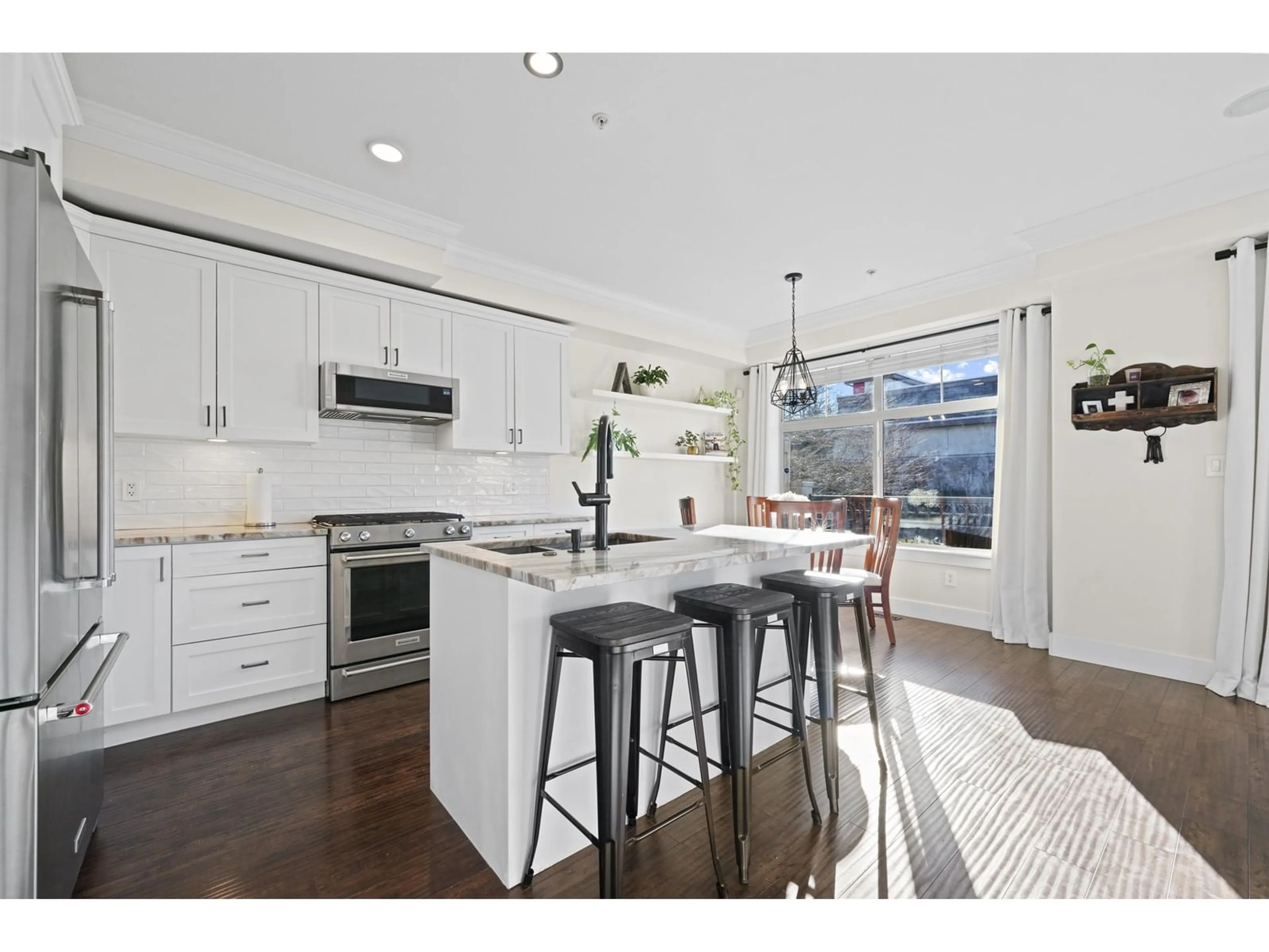 Open concept kitchen, unknown for 2 22225 50 AVENUE, Langley British Columbia V2Y0G7