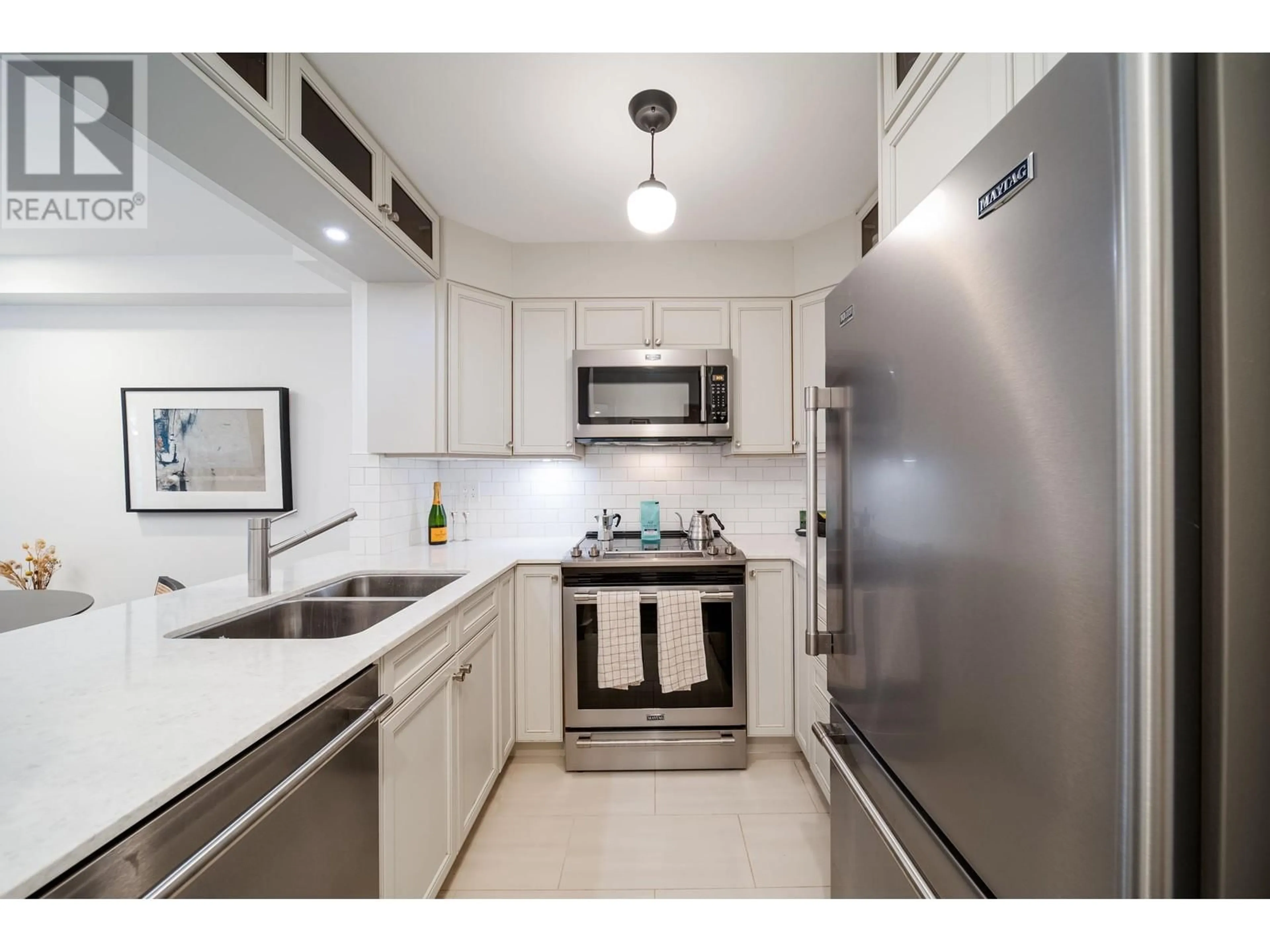 Standard kitchen, unknown for 103 2130 W 12TH AVENUE, Vancouver British Columbia V6K2N2