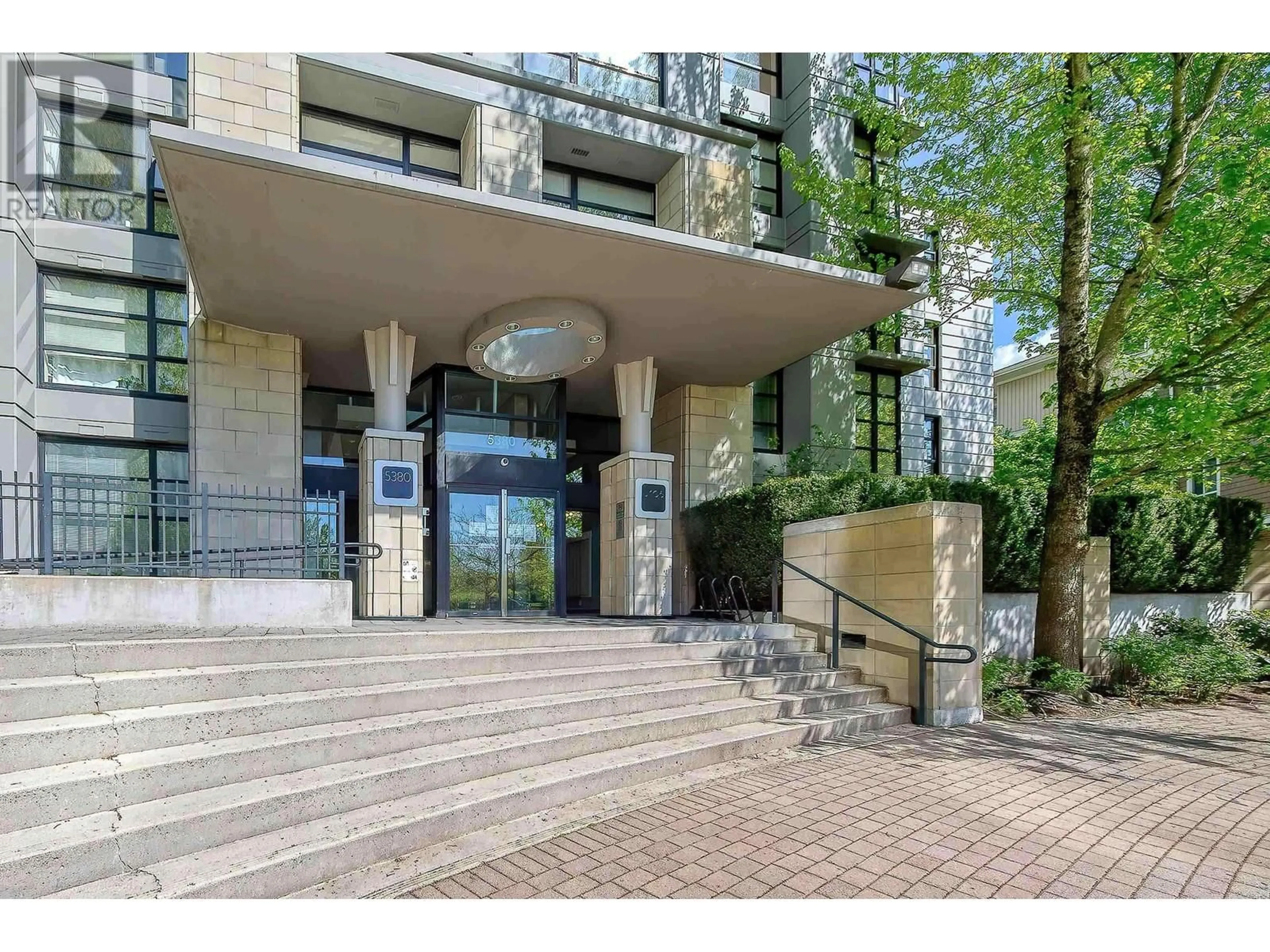 Indoor foyer for 601 - 5380 OBEN STREET, Vancouver British Columbia V5R6H7