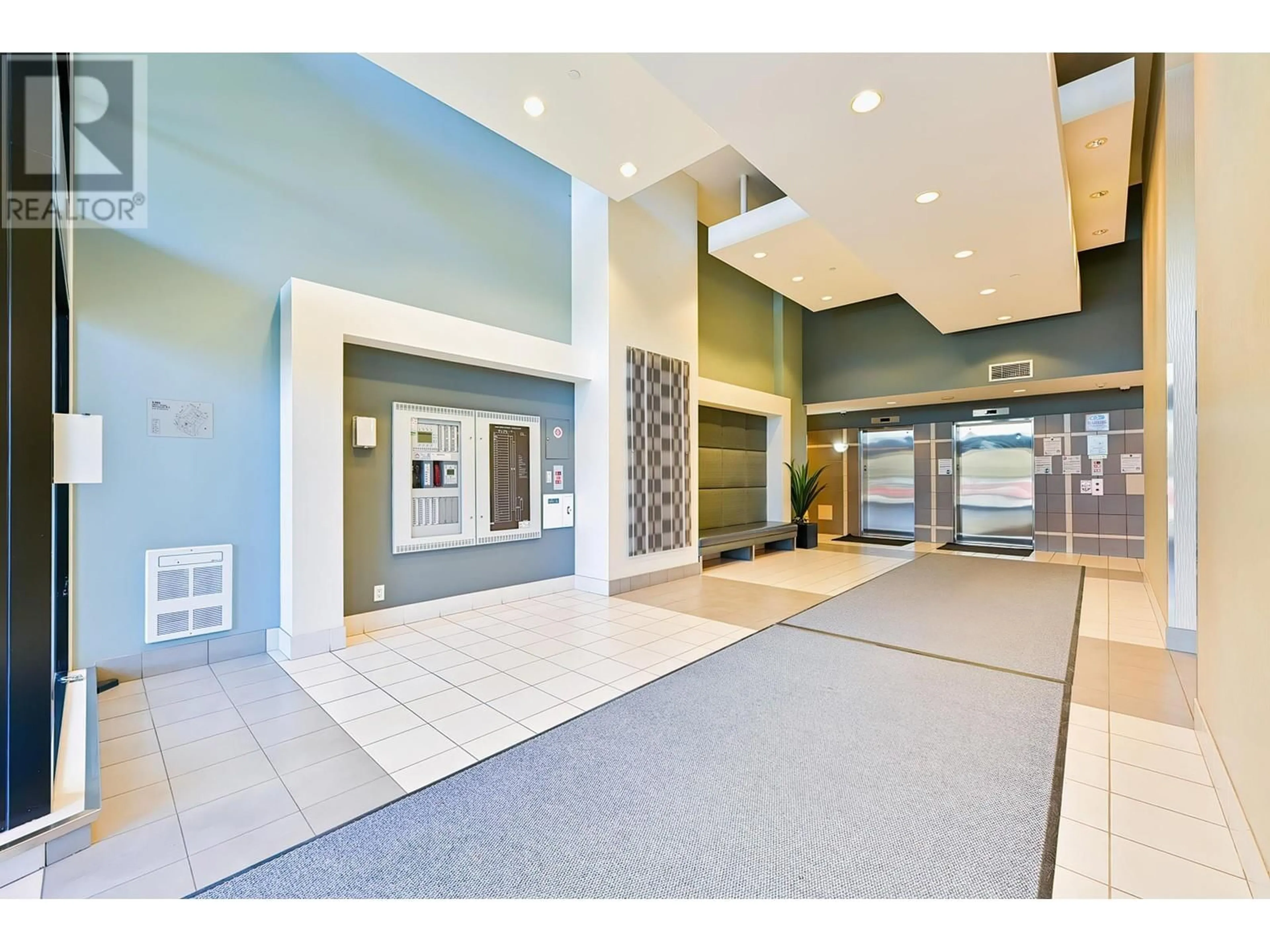 Indoor foyer for 601 - 5380 OBEN STREET, Vancouver British Columbia V5R6H7