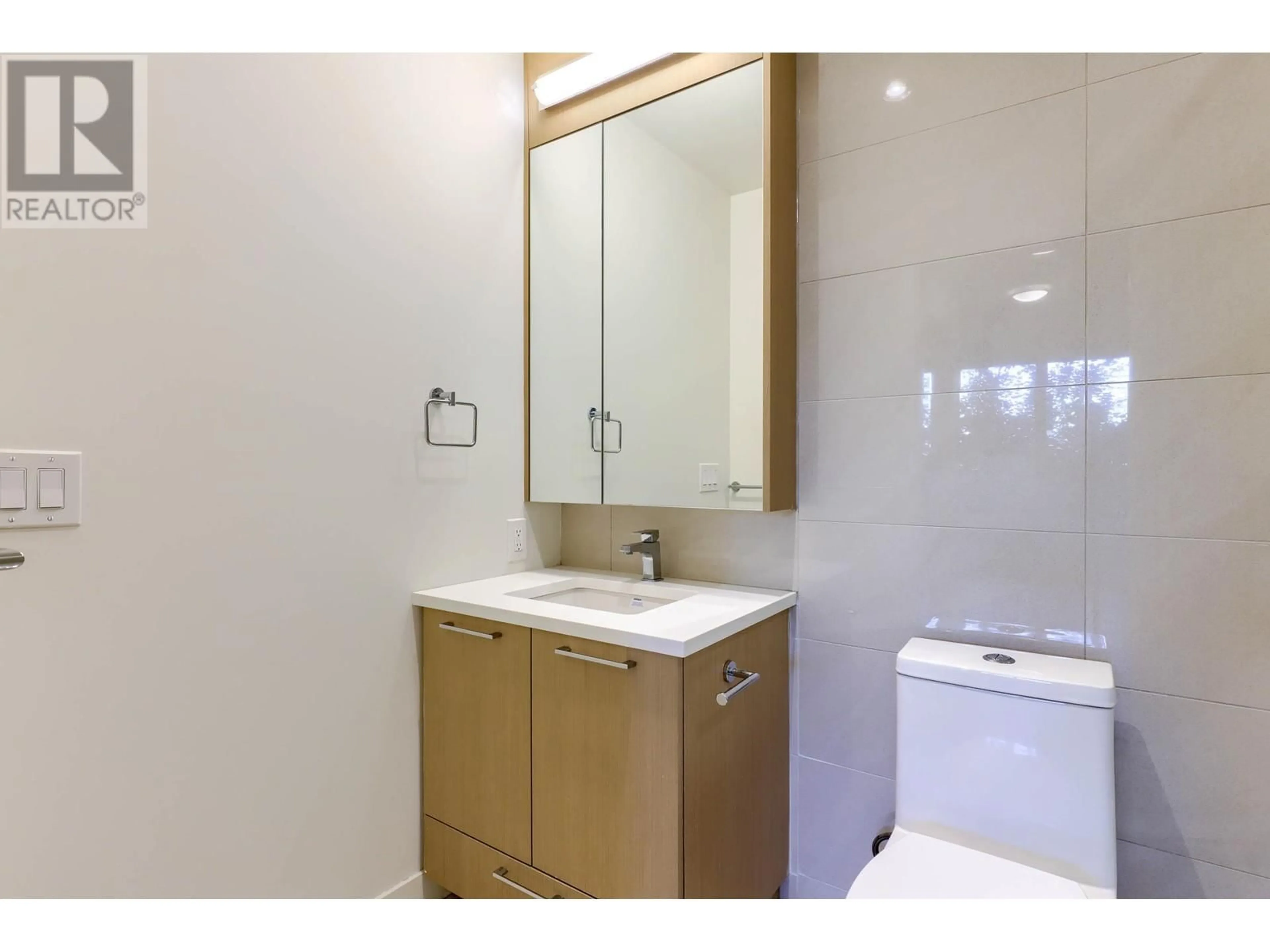 Standard bathroom, unknown for 114 4033 MAY DRIVE, Richmond British Columbia V6X0T3