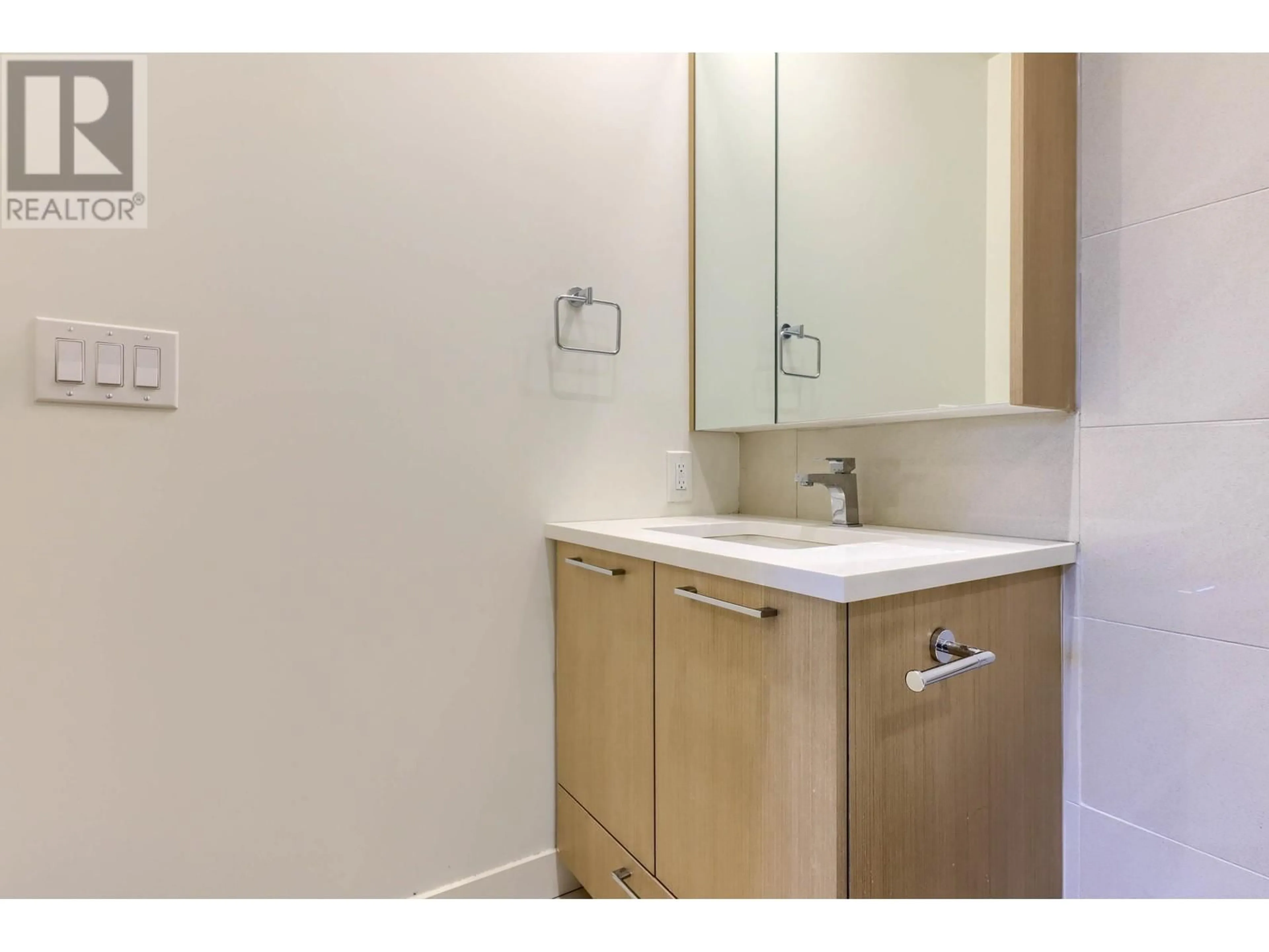 Standard bathroom, unknown for 114 4033 MAY DRIVE, Richmond British Columbia V6X0T3