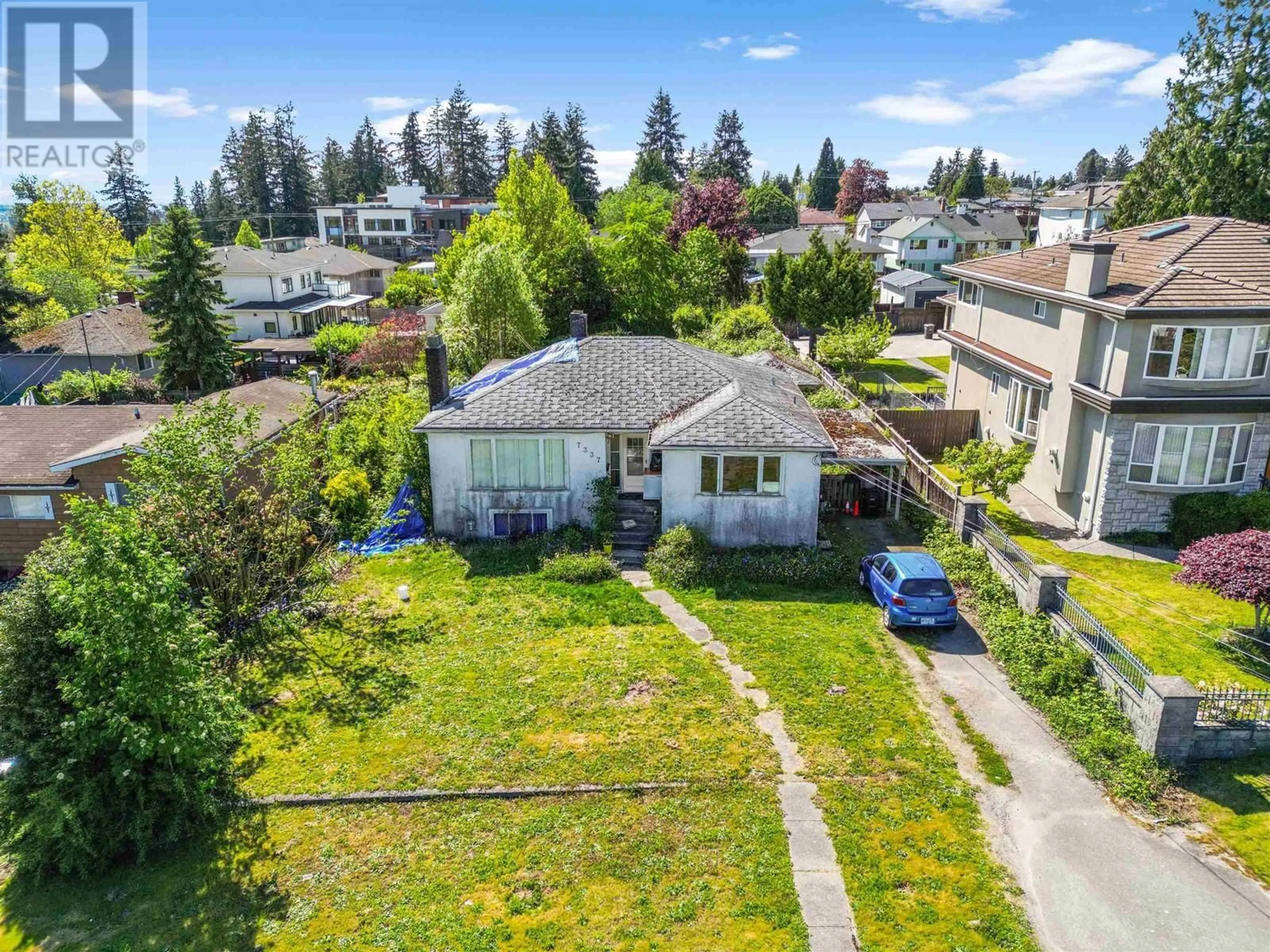 A pic from outside/outdoor area/front of a property/back of a property/a pic from drone, street for 7337 DOW AVENUE, Burnaby British Columbia V6E4A4