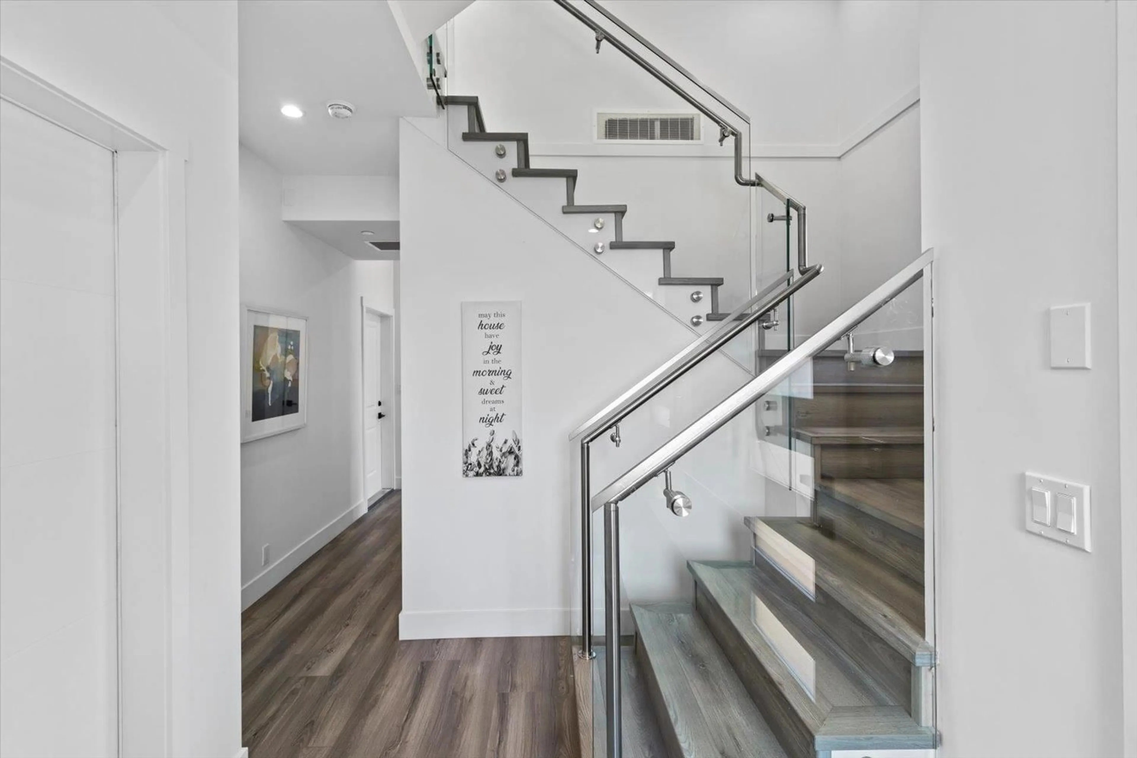 Stairs for 2 9603 BROADWAY STREET|Chilliwack Proper, Chilliwack British Columbia V2P5T7