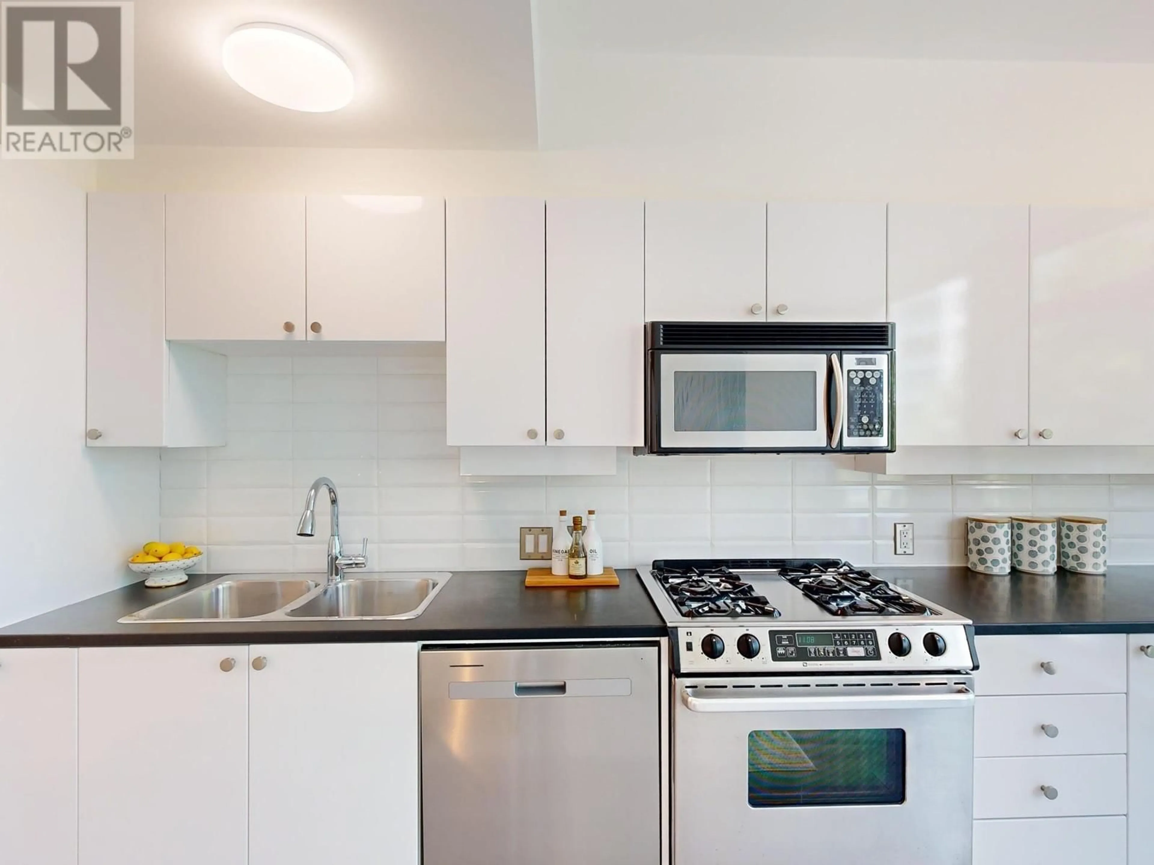 Standard kitchen, unknown for 308 1478 W HASTINGS STREET, Vancouver British Columbia V6G3J6