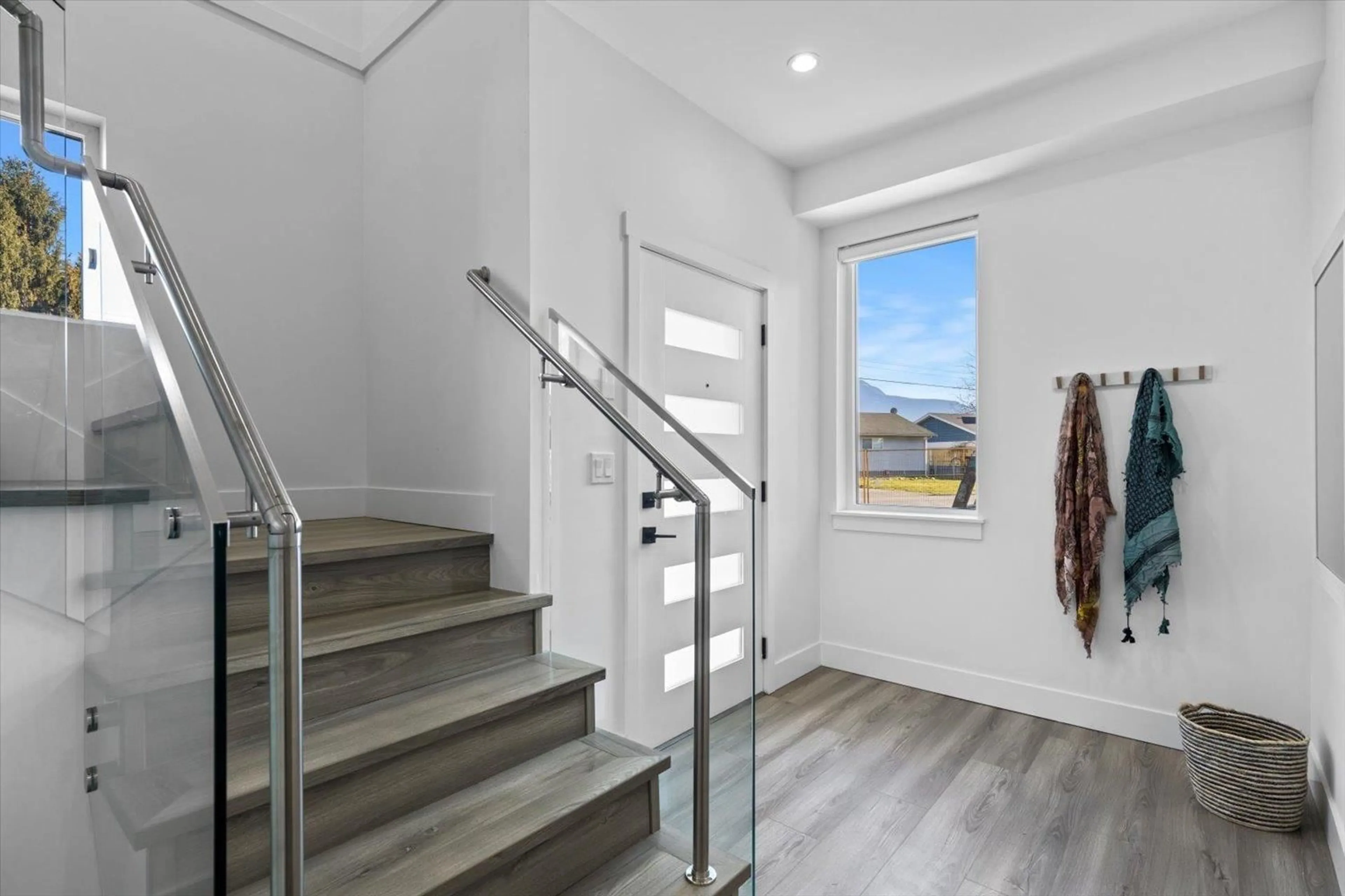 Indoor entryway for 7 - 9603 BROADWAY STREET, Chilliwack British Columbia V2P5T7