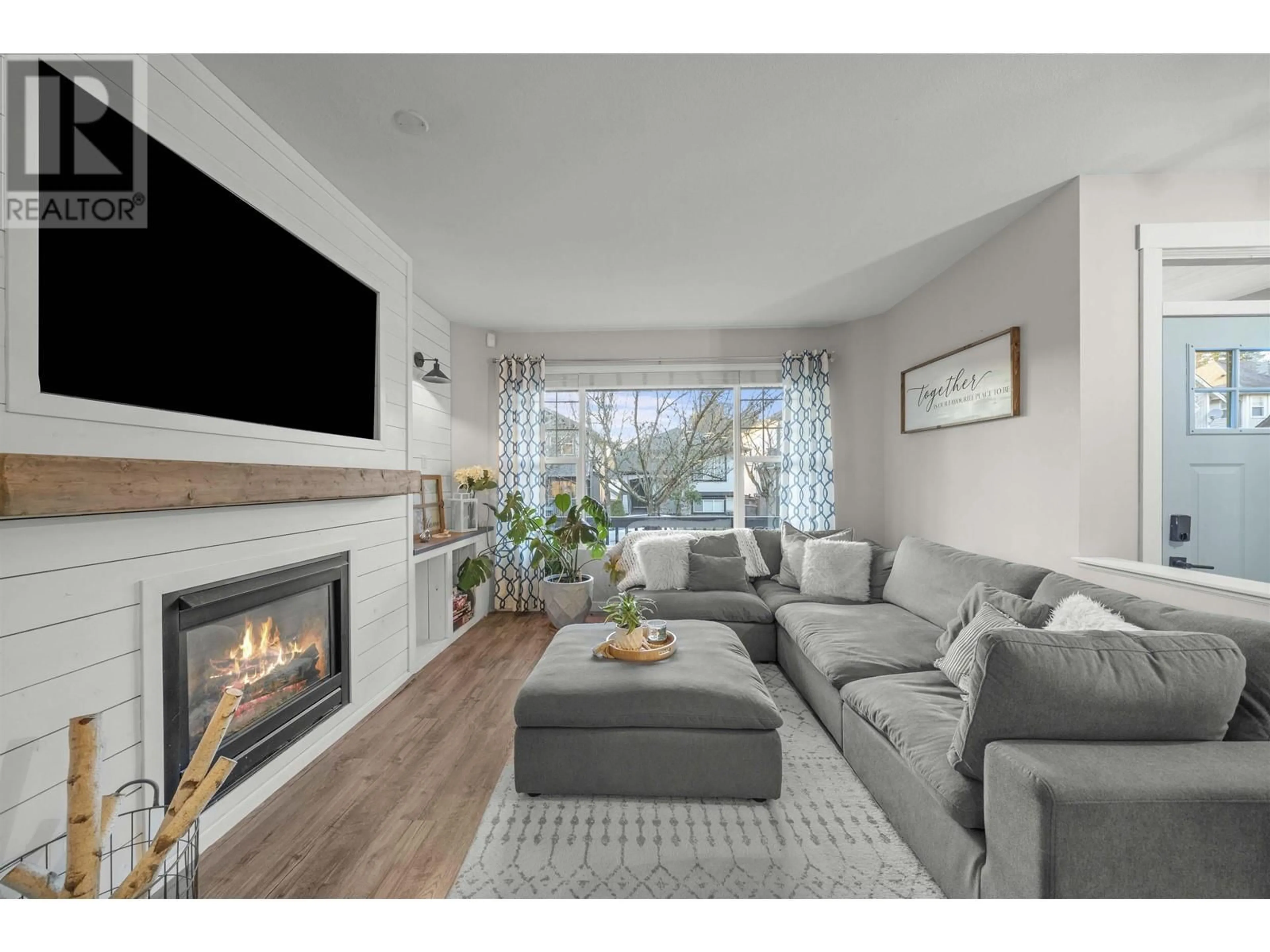 Living room with furniture, wood/laminate floor for 10296 243A STREET, Maple Ridge British Columbia V2W1Y3