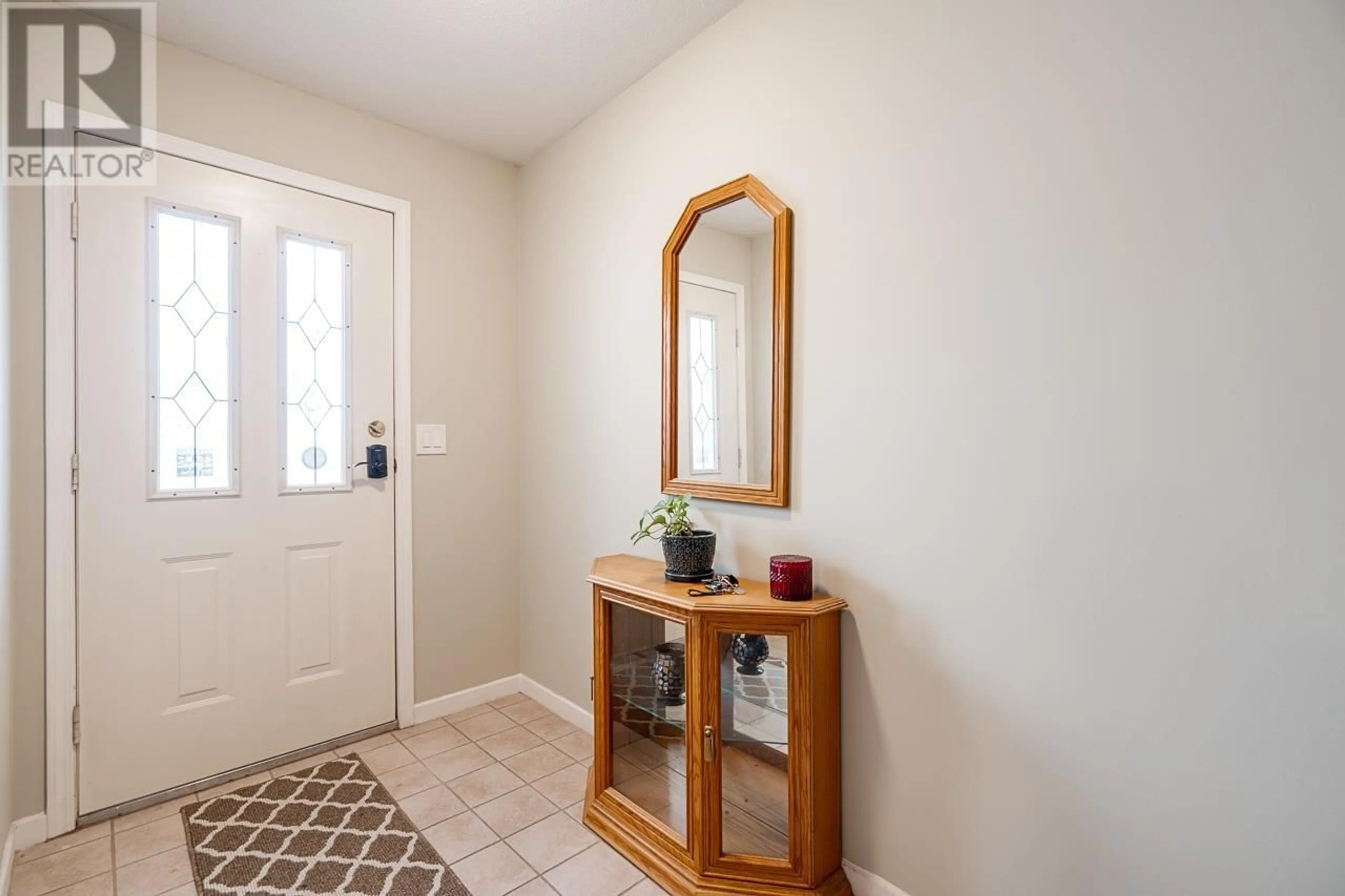 Indoor entryway for 71 323 GOVERNORS COURT, New Westminster British Columbia V3L5S6