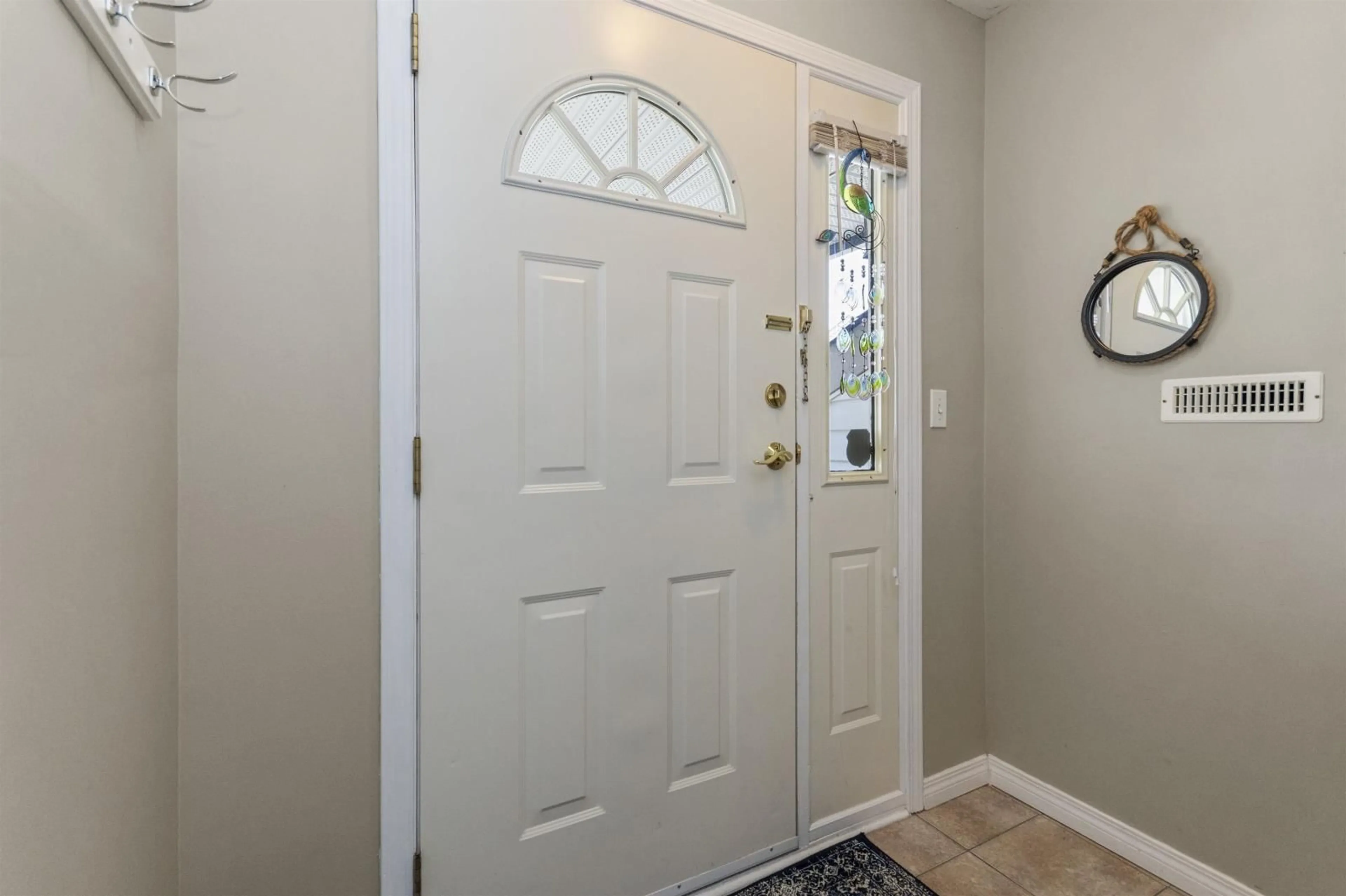 Indoor entryway for 51 5904 VEDDER ROAD|Vedder Crossing, Chilliwack British Columbia V2R3E7