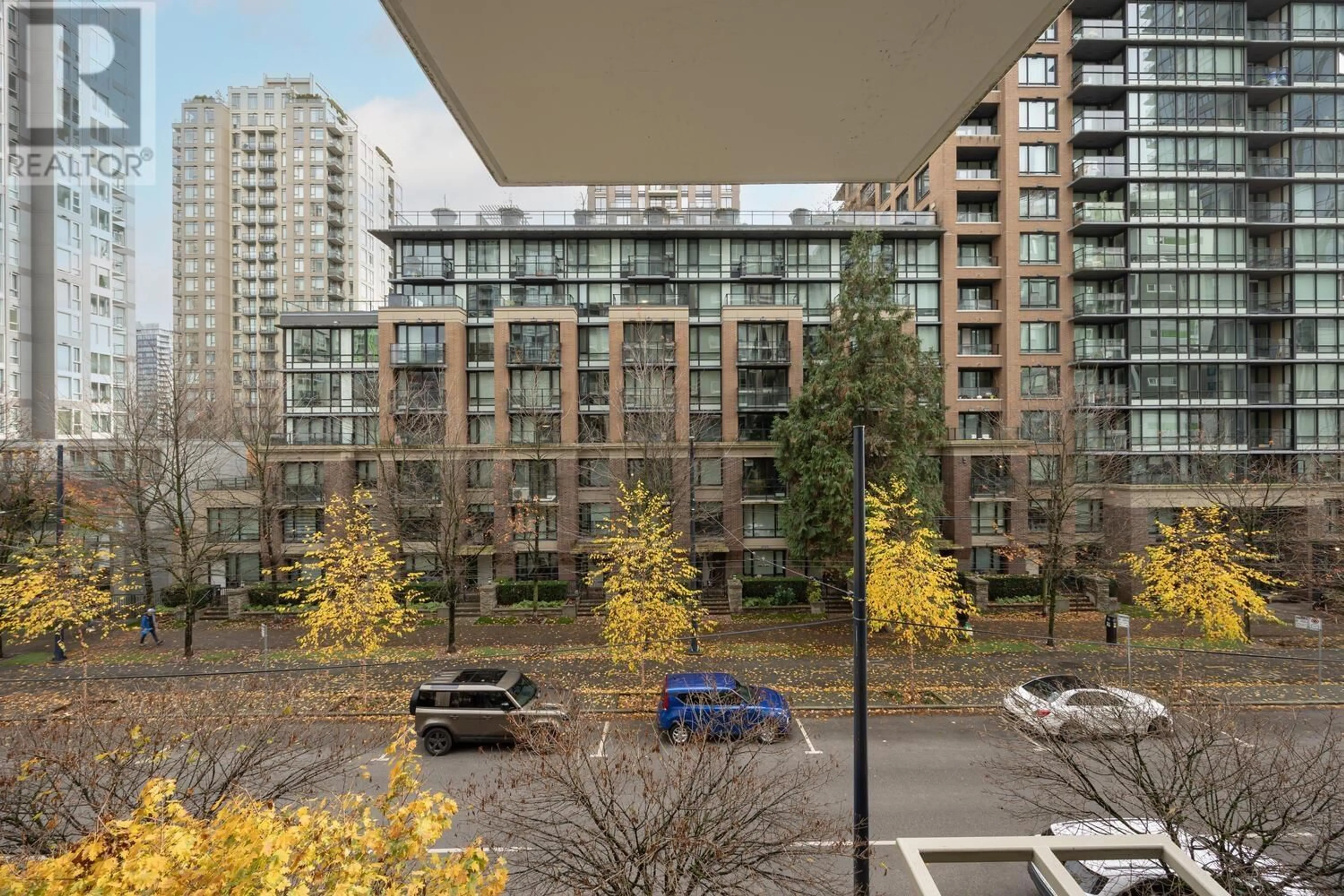 Patio, city buildings view from balcony for 318 1055 RICHARDS STREET, Vancouver British Columbia V6B0C2