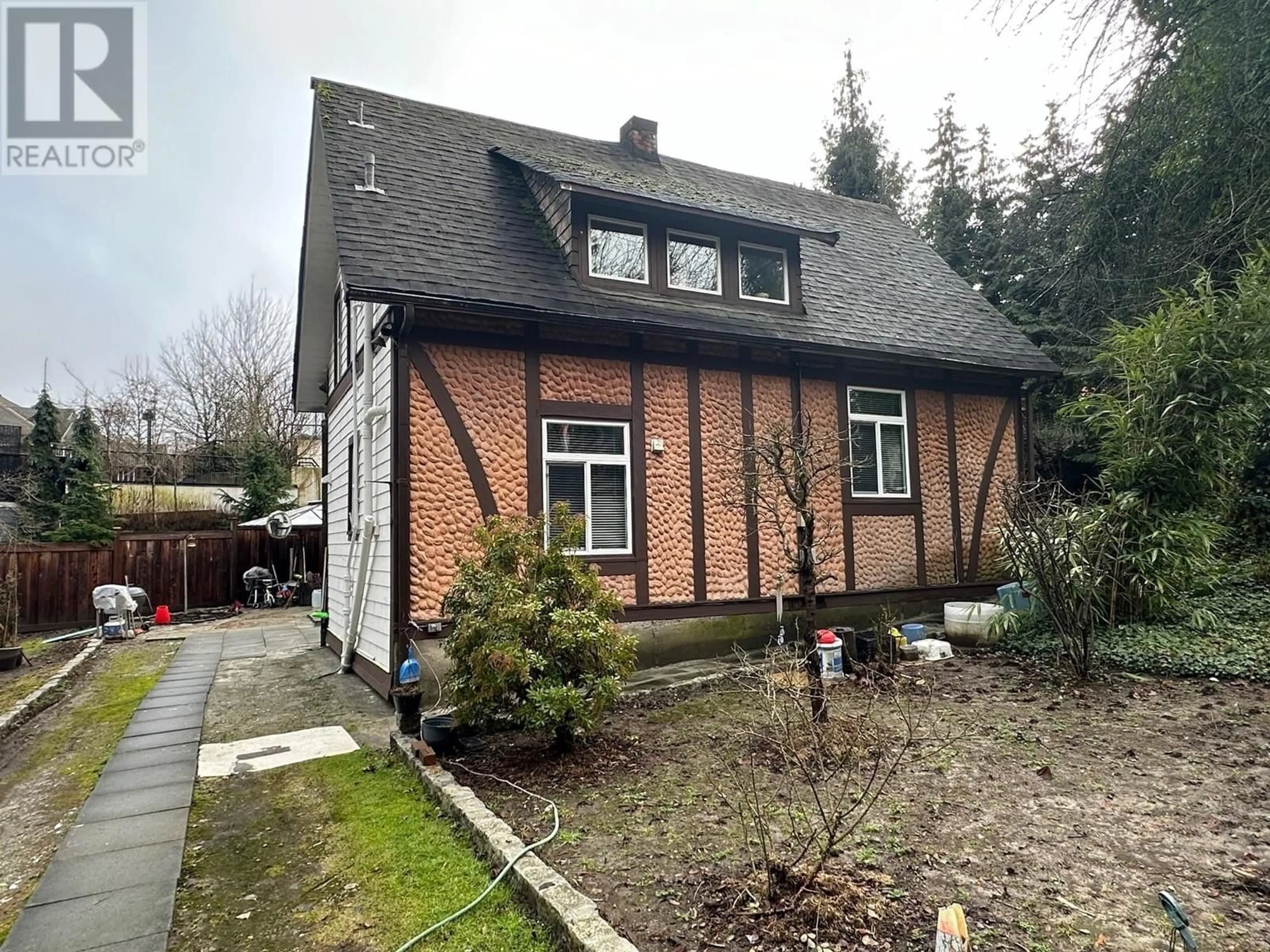 A pic from outside/outdoor area/front of a property/back of a property/a pic from drone, street for 5070 CANADA WAY, Burnaby British Columbia V5E3N2