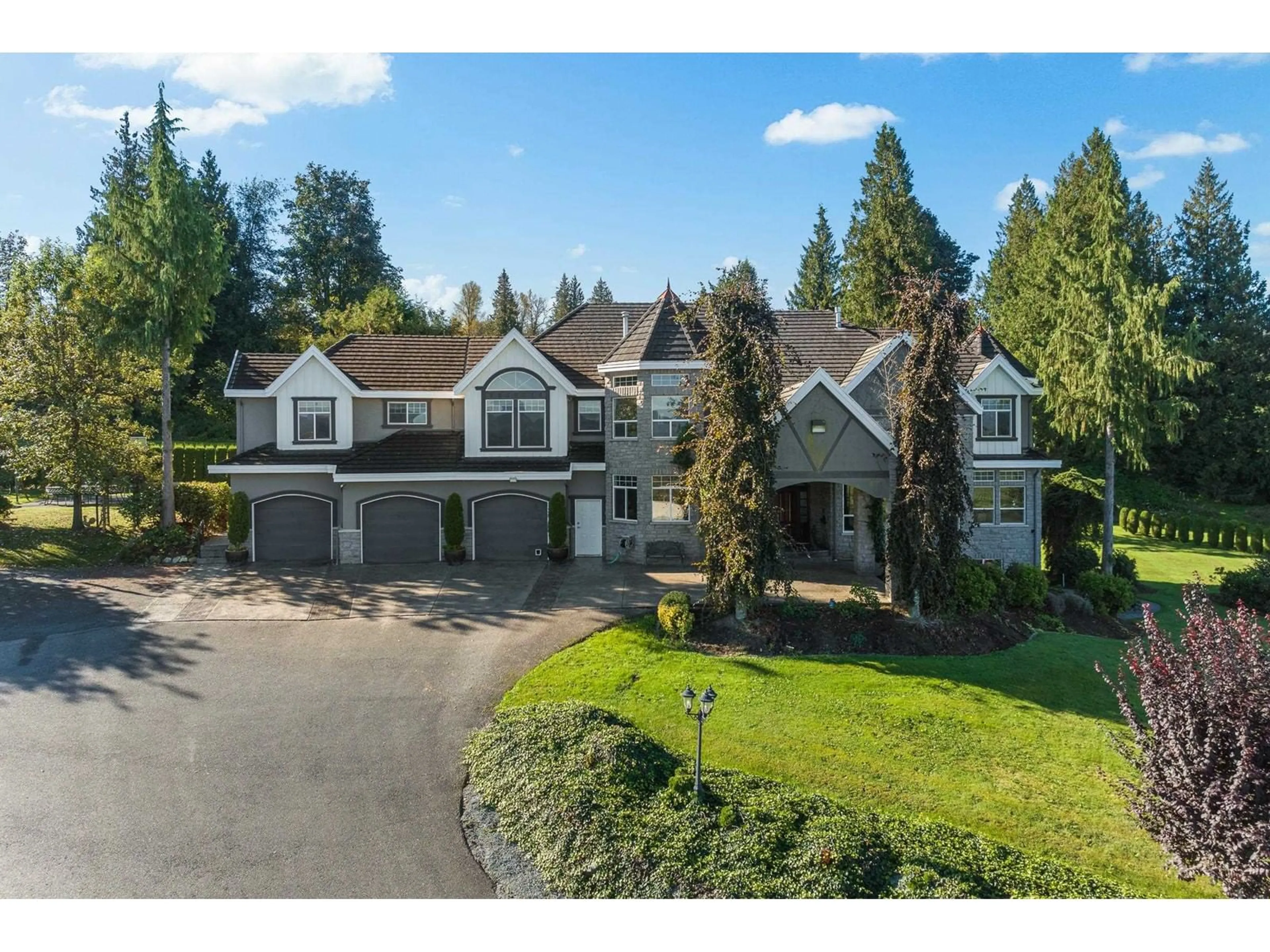 A pic from outside/outdoor area/front of a property/back of a property/a pic from drone, mountain view for 4610 BATES ROAD, Abbotsford British Columbia V4X1Z9