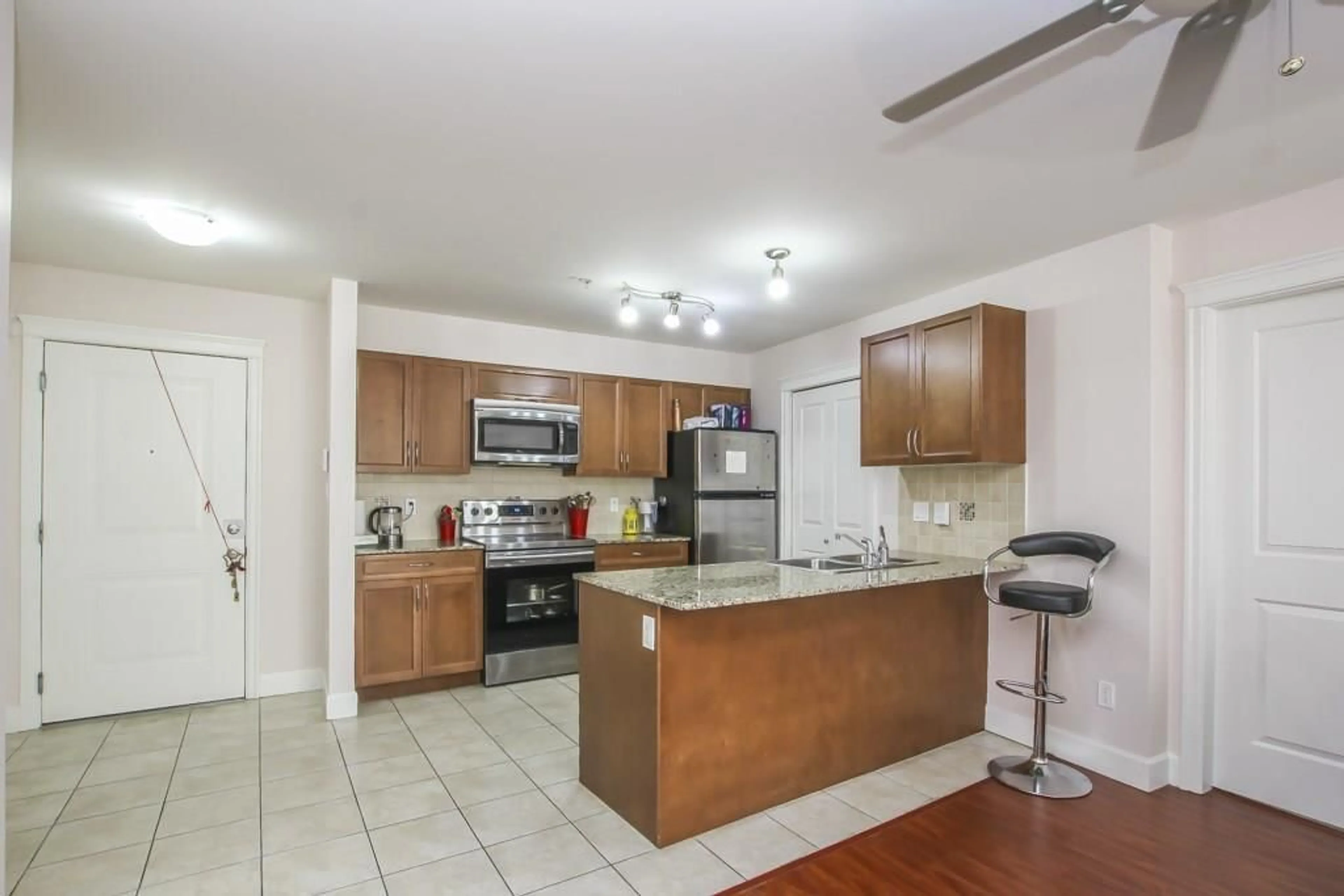 Standard kitchen, unknown for 220 12088 75A AVENUE, Surrey British Columbia V3W1Y4