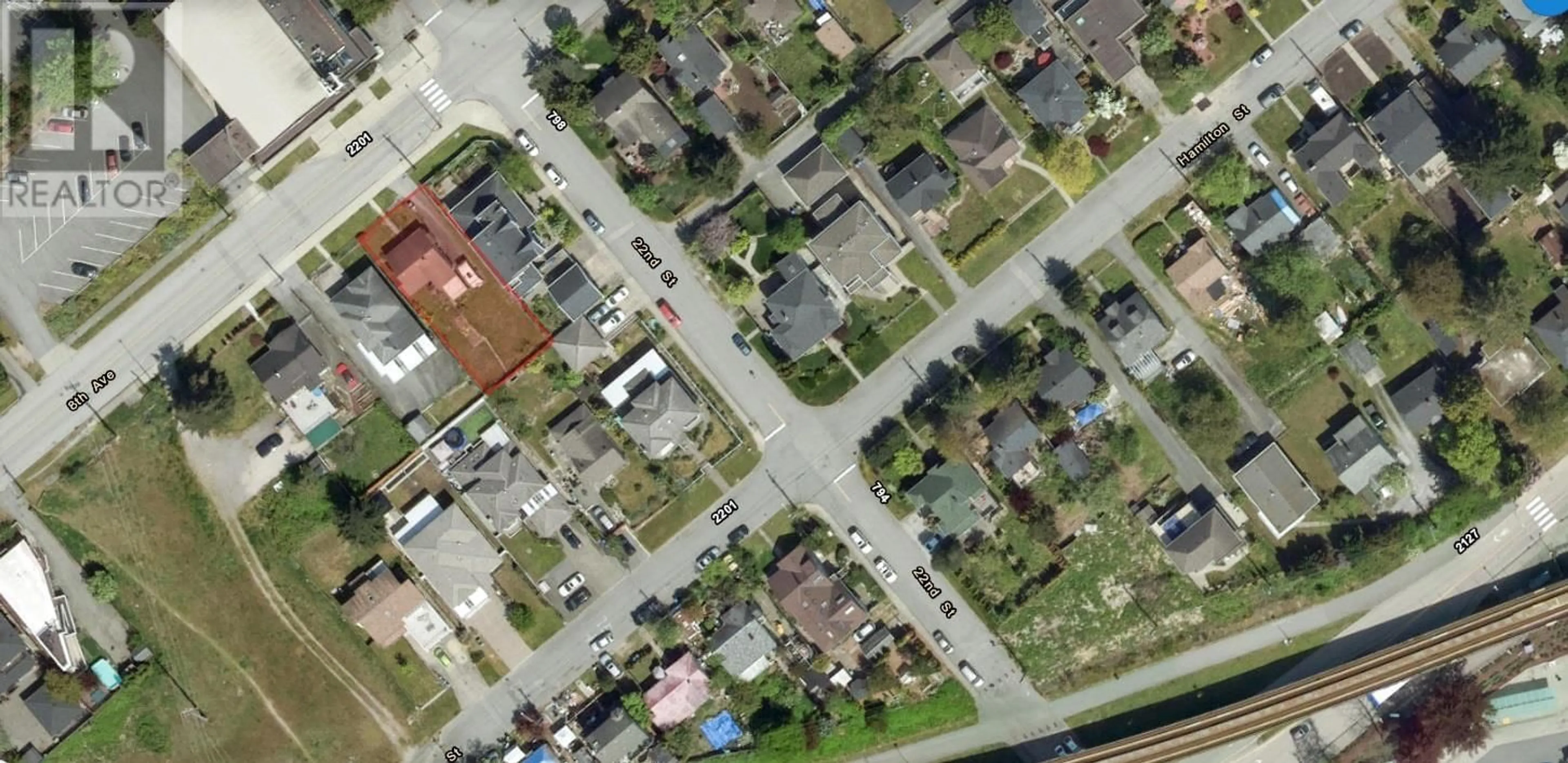 A pic from outside/outdoor area/front of a property/back of a property/a pic from drone, street for 2206 EIGHTH AVENUE, New Westminster British Columbia V3M2V1