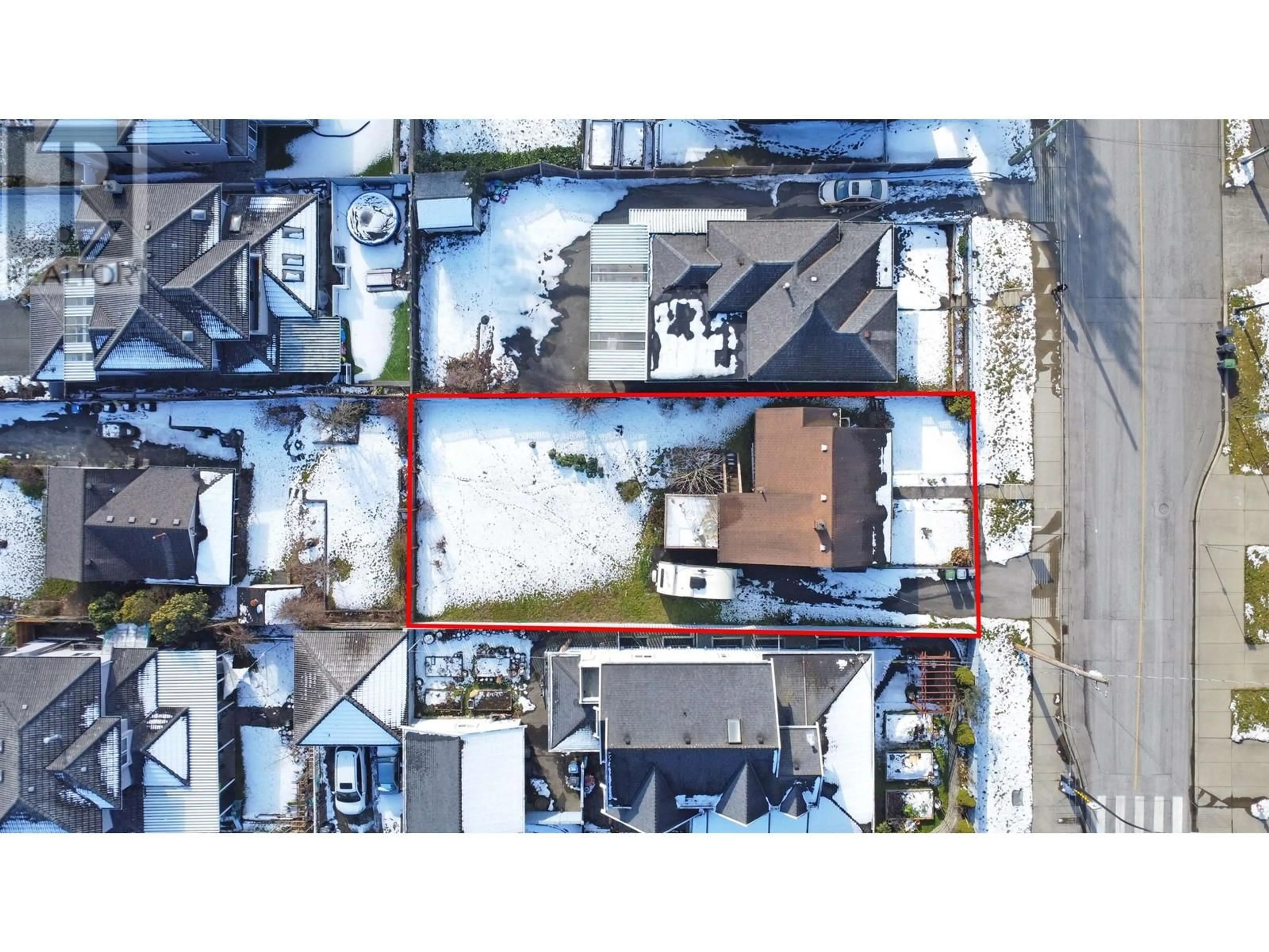 A pic from outside/outdoor area/front of a property/back of a property/a pic from drone, street for 2206 EIGHTH AVENUE, New Westminster British Columbia V3M2V1