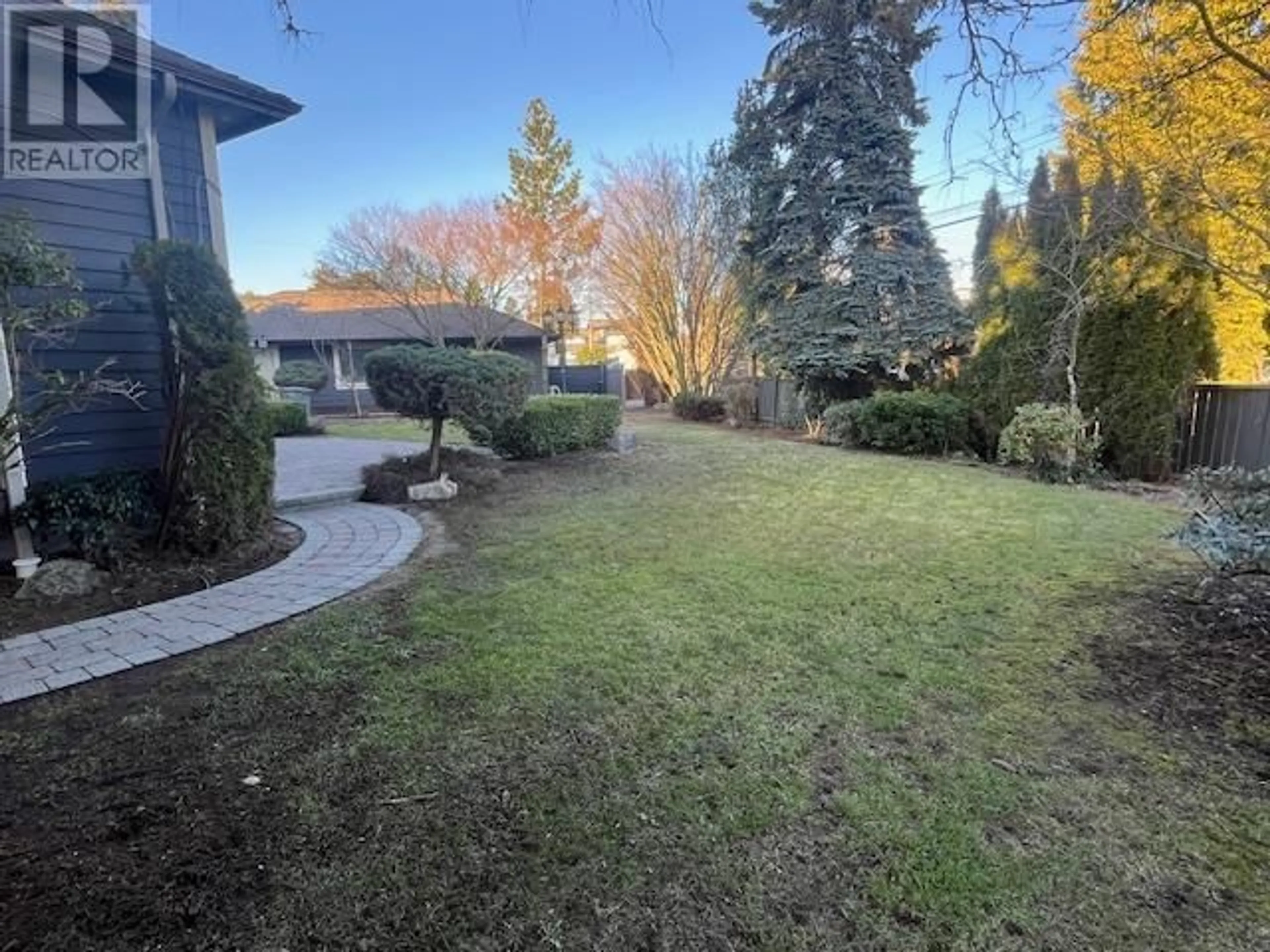 A pic from outside/outdoor area/front of a property/back of a property/a pic from drone, street for 607 W 53 AVENUE, Vancouver British Columbia V6P1K2