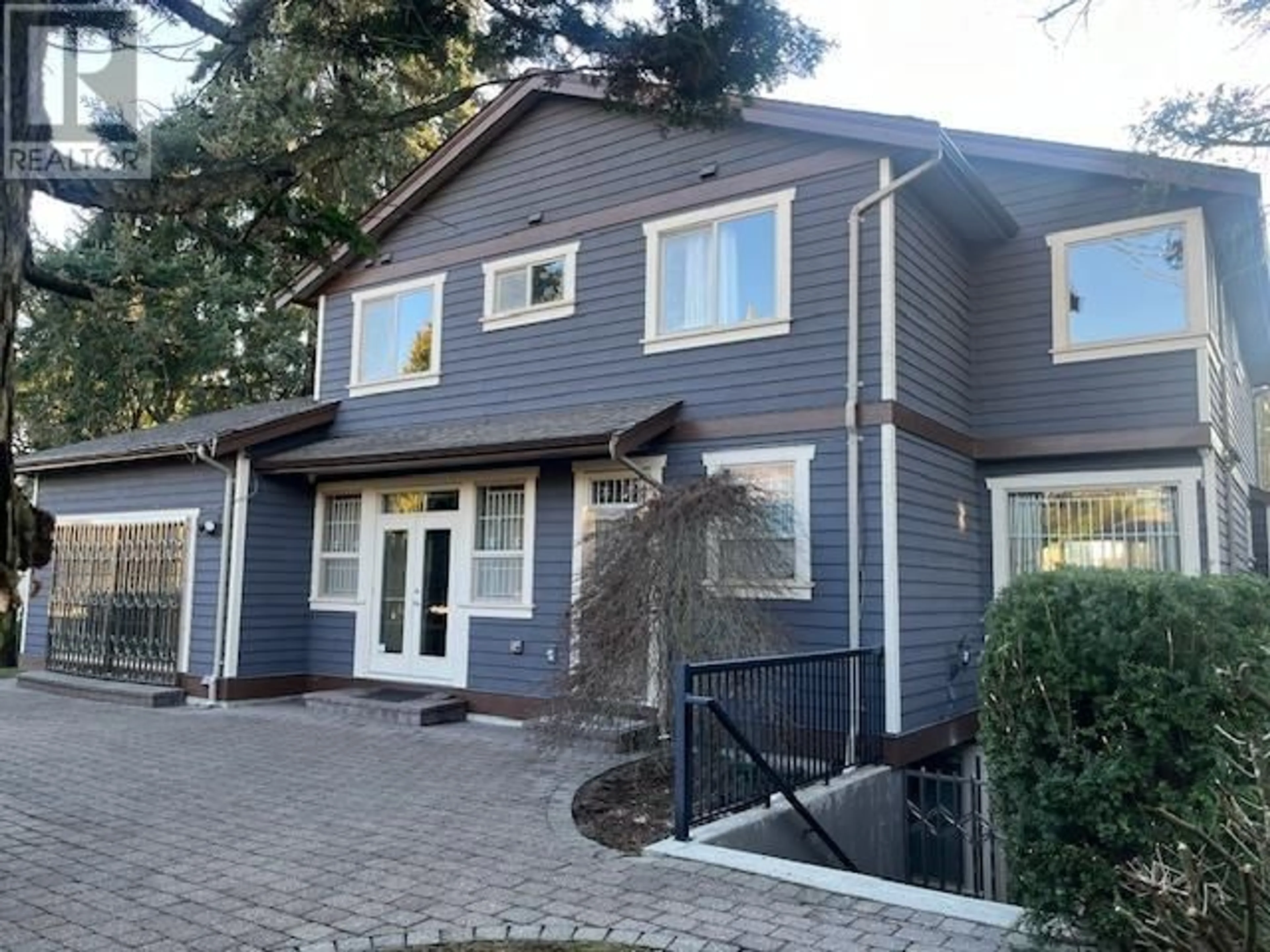 Home with vinyl exterior material, street for 607 W 53 AVENUE, Vancouver British Columbia V6P1K2