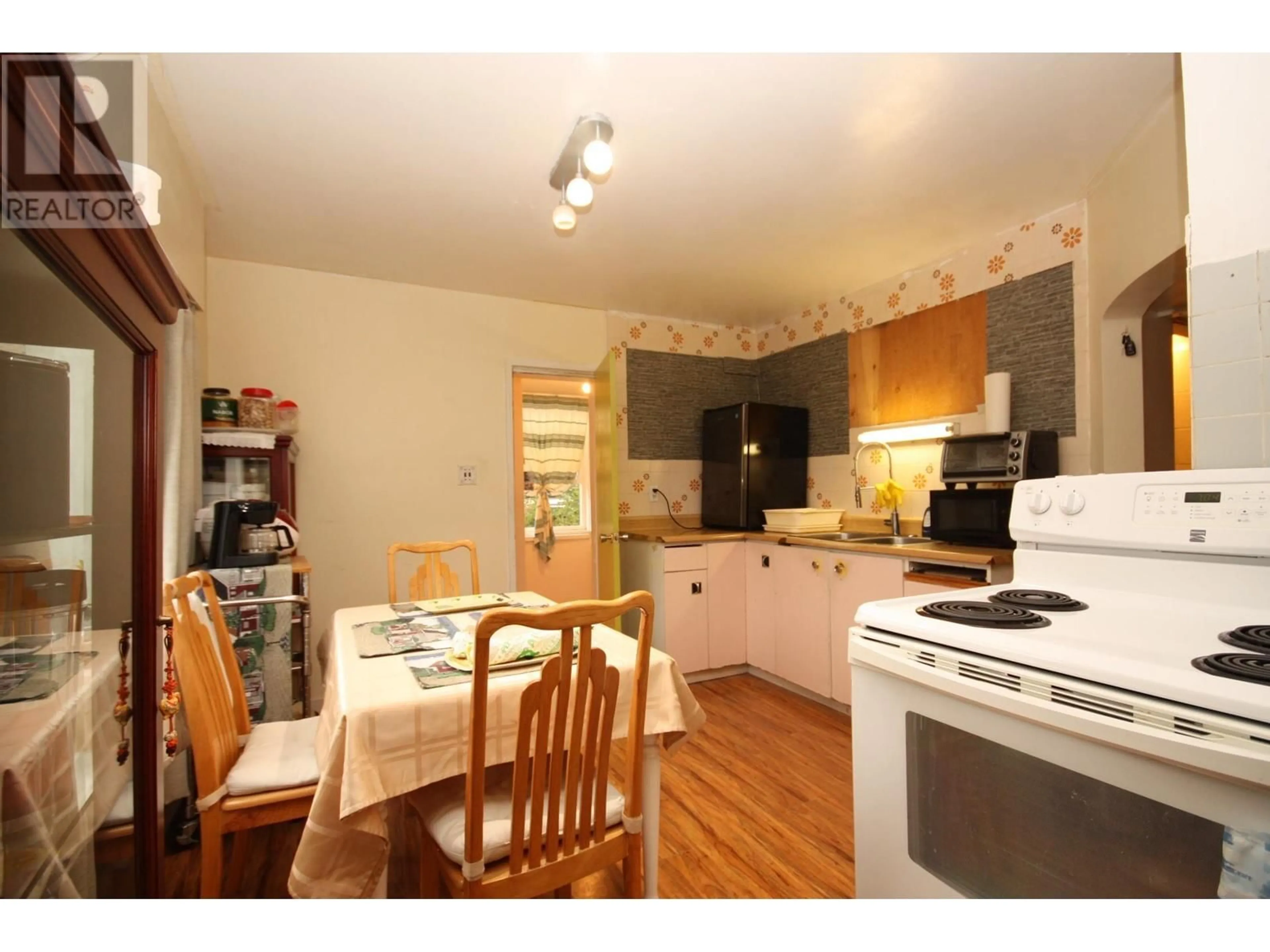 Standard kitchen, wood/laminate floor for 5011 CHATHAM STREET, Vancouver British Columbia V5R3Z2