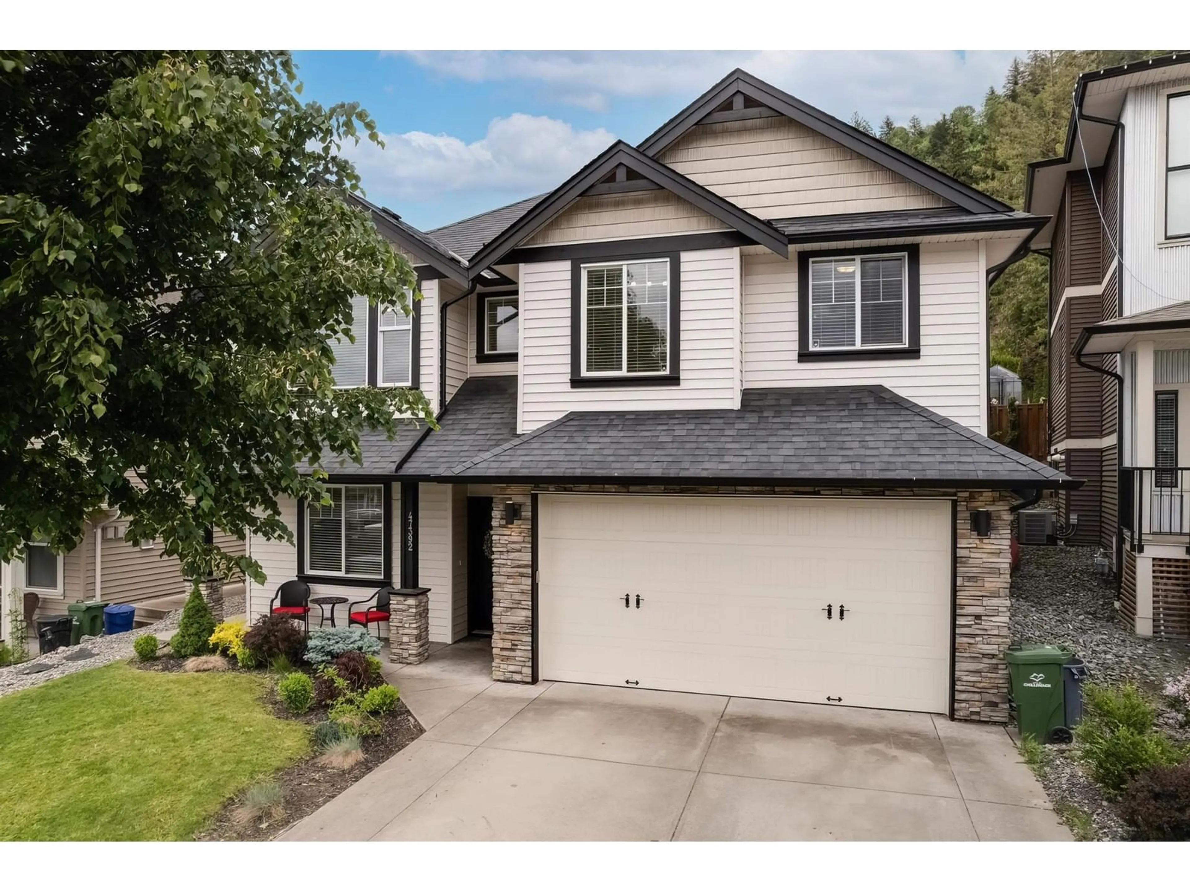 Home with vinyl exterior material, street for 47392 MACSWAN DRIVE, Chilliwack British Columbia V2R0L3