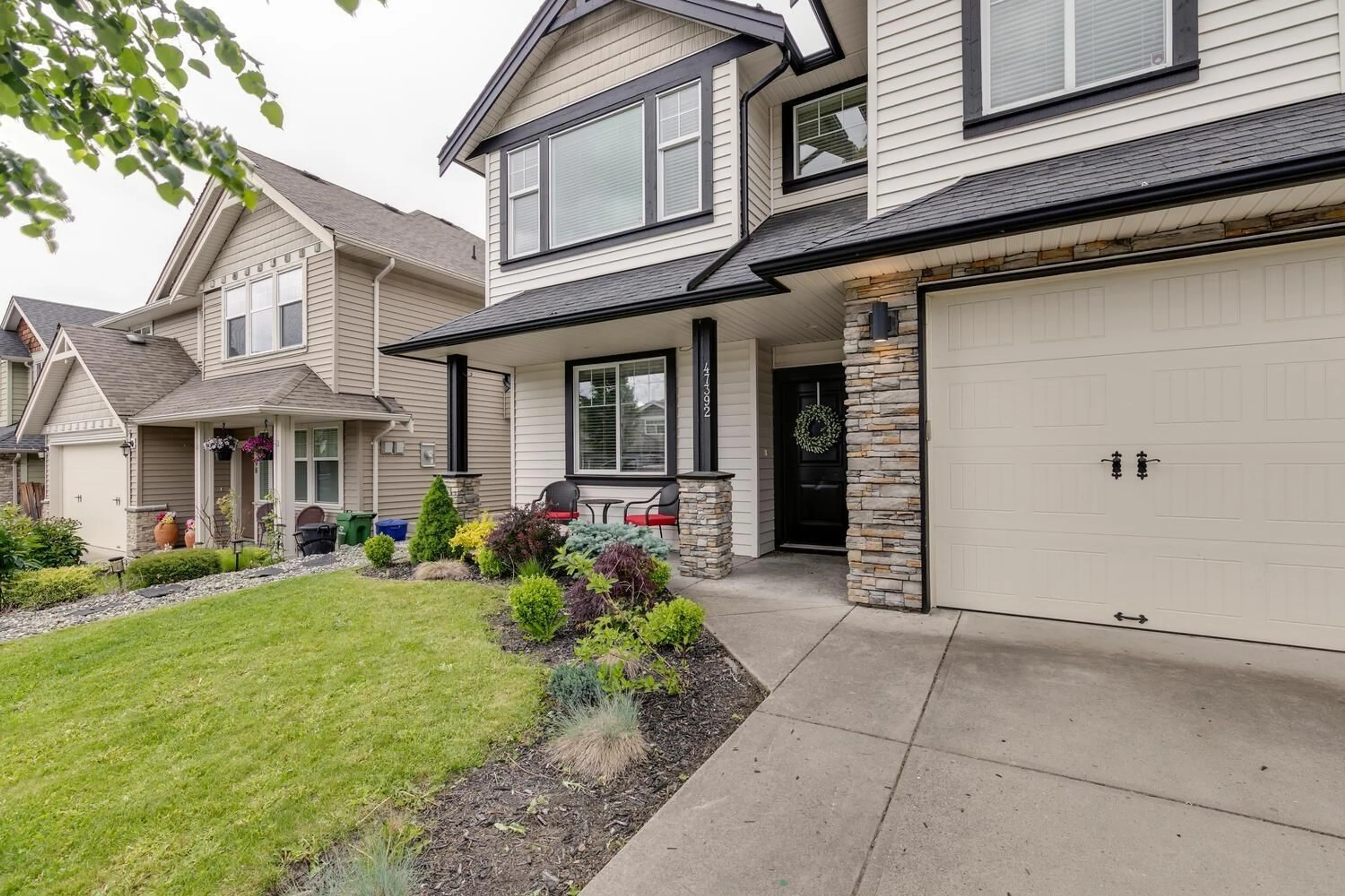 Home with vinyl exterior material, street for 47392 MACSWAN DRIVE|Promontory, Chilliwack British Columbia V2R0L3