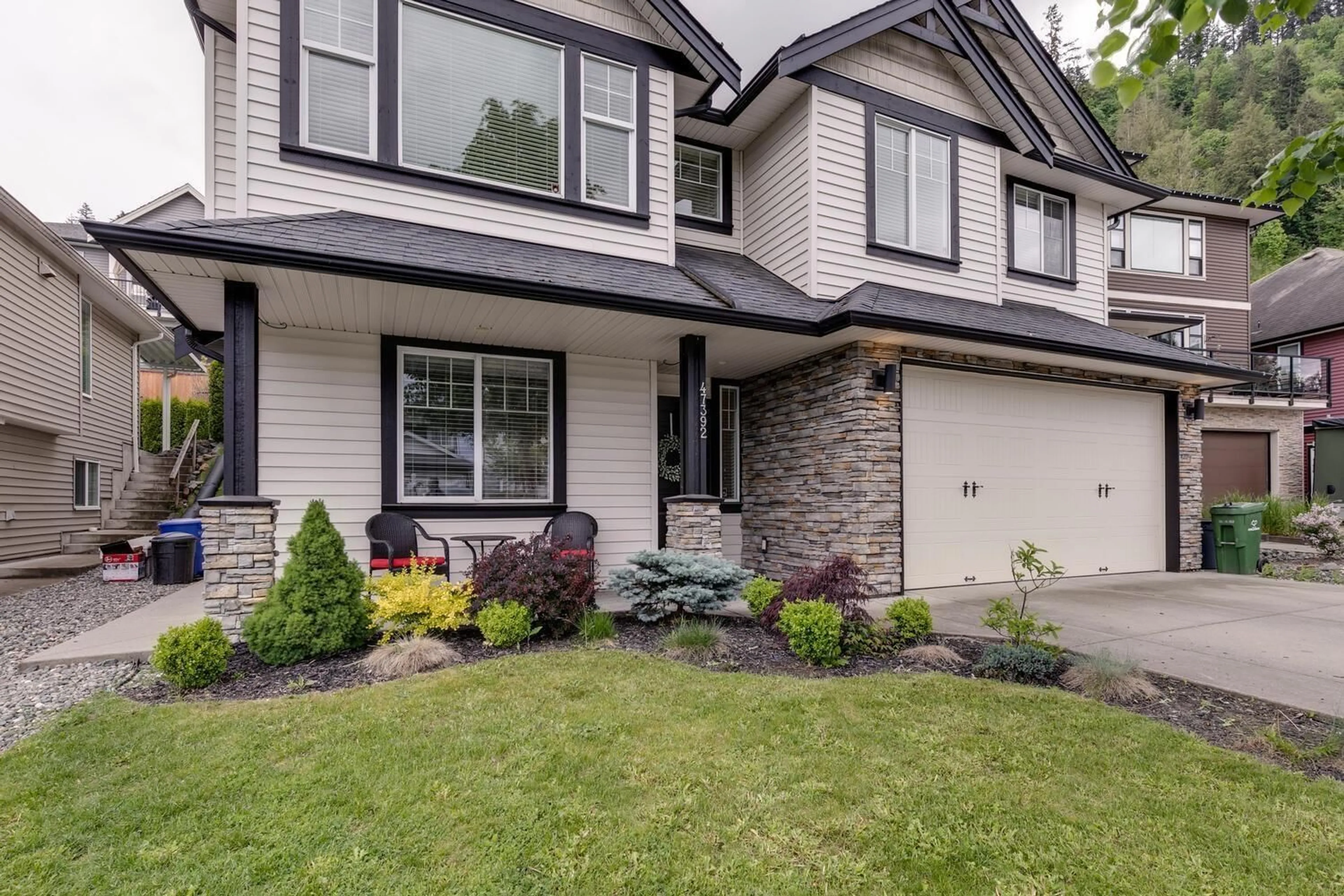 Home with vinyl exterior material, street for 47392 MACSWAN DRIVE|Promontory, Chilliwack British Columbia V2R0L3