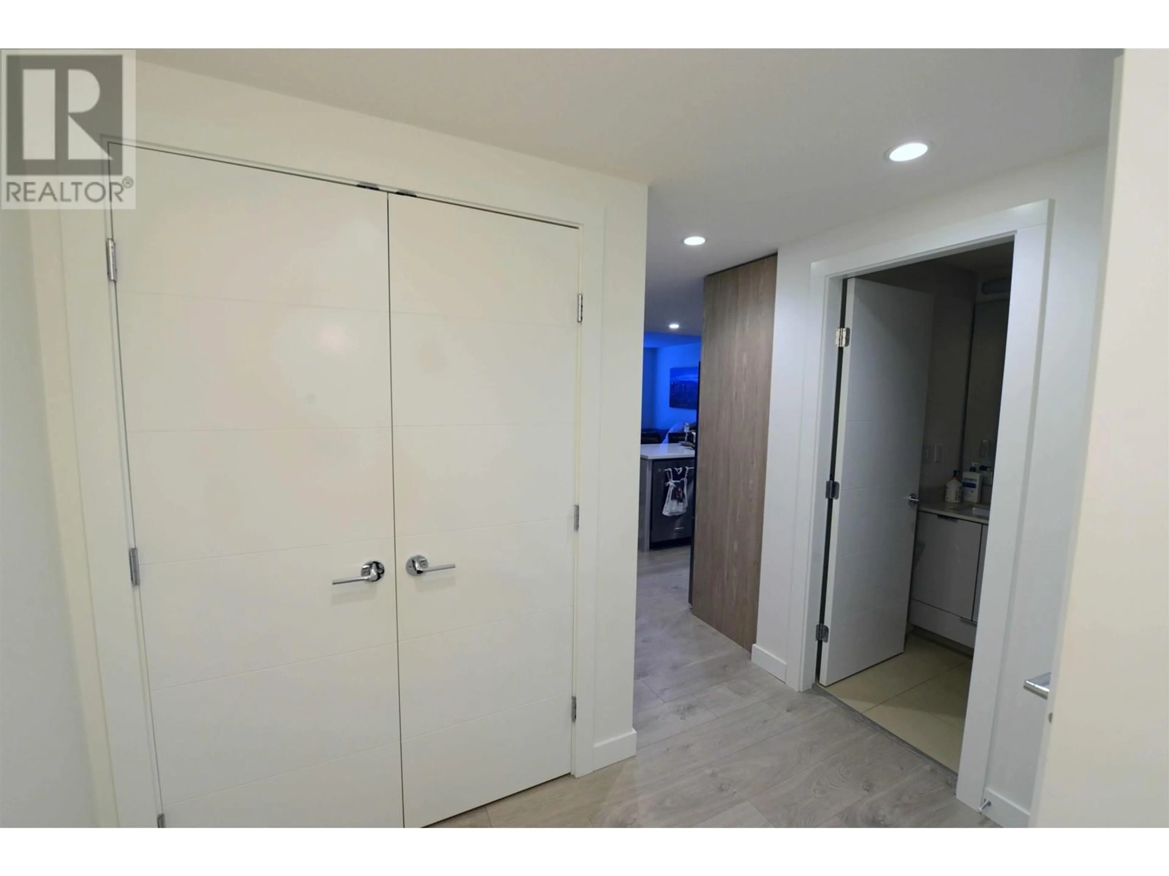 Unknown for 121 - 108 8TH STREET, North Vancouver British Columbia V7L0H1