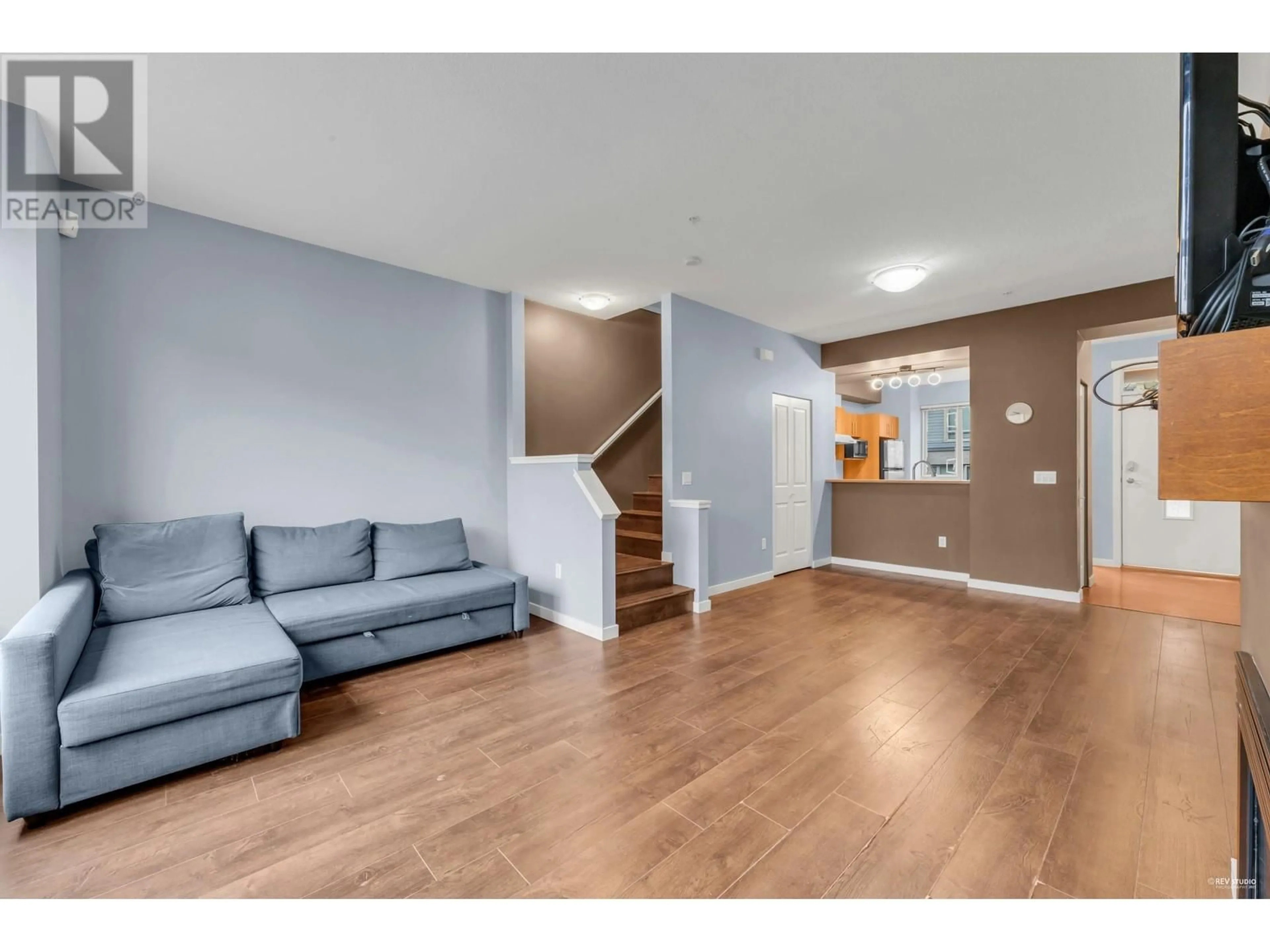 Living room with furniture, wood/laminate floor for 51 - 9229 UNIVERSITY CRESCENT, Burnaby British Columbia V5A4Z2