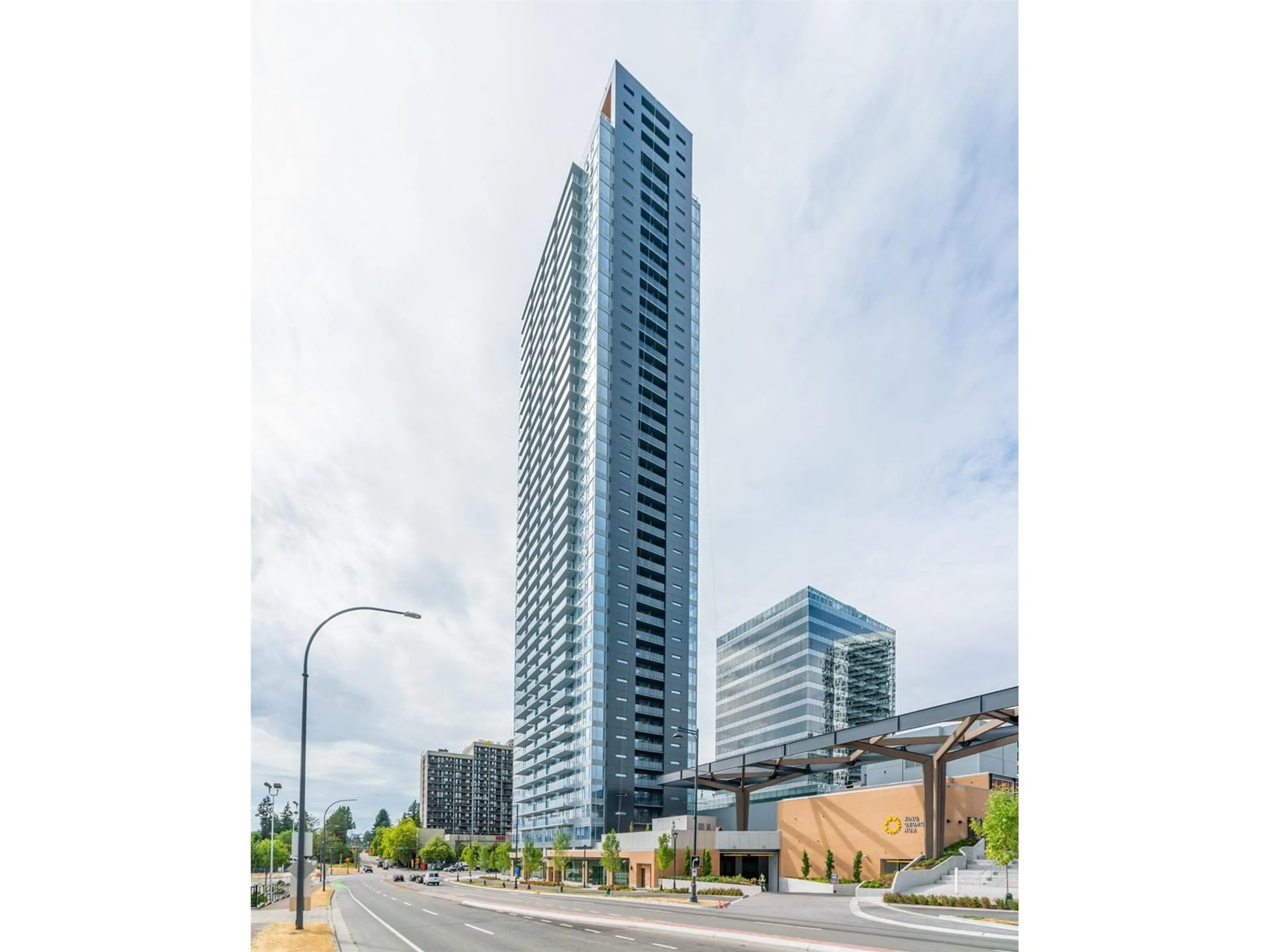 Indoor foyer for 1707 13615 FRASER HIGHWAY, Surrey British Columbia V3T0P7