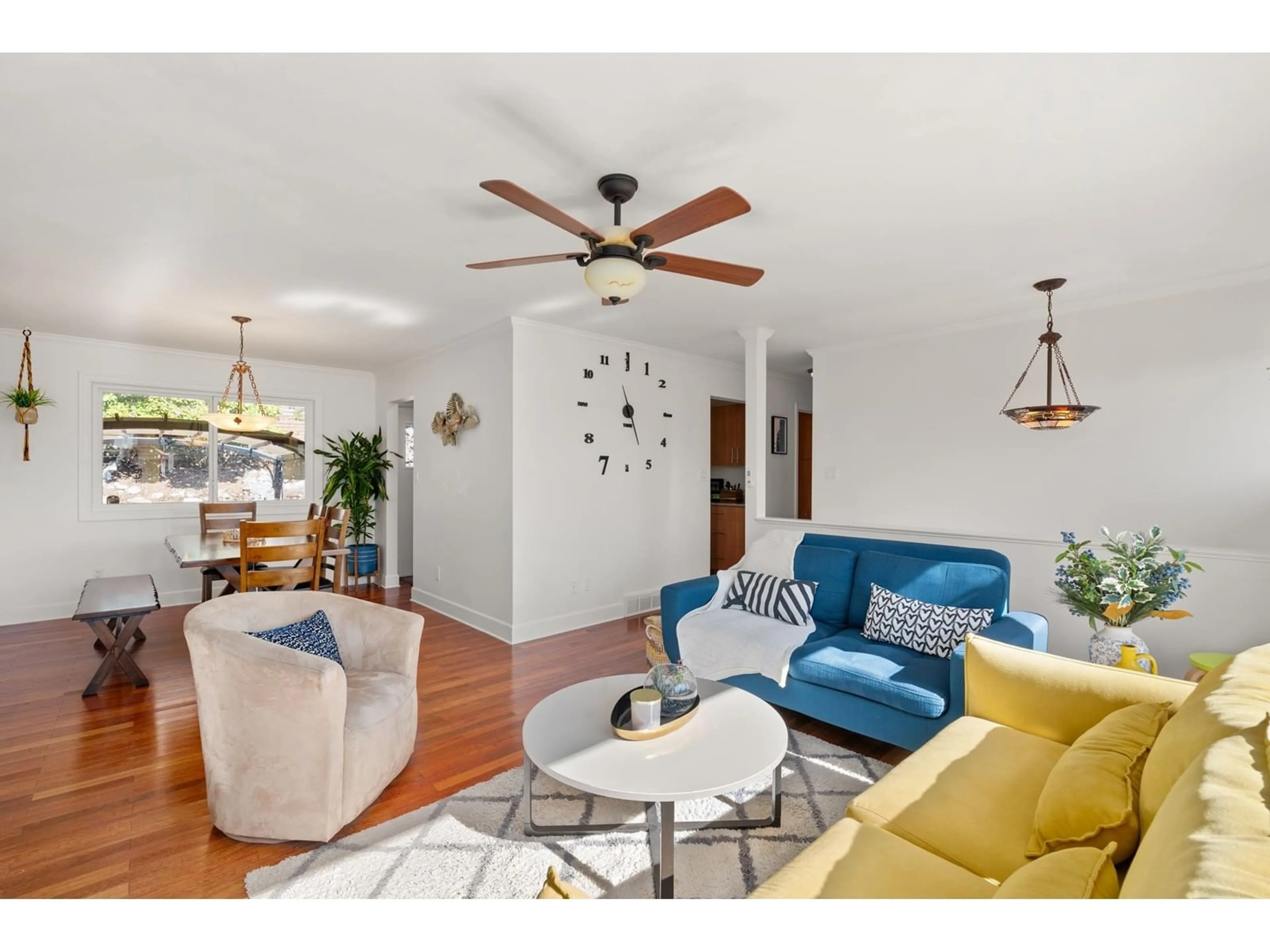 Living room with furniture, unknown for 8055 CARIBOU STREET, Mission British Columbia V2V5R1