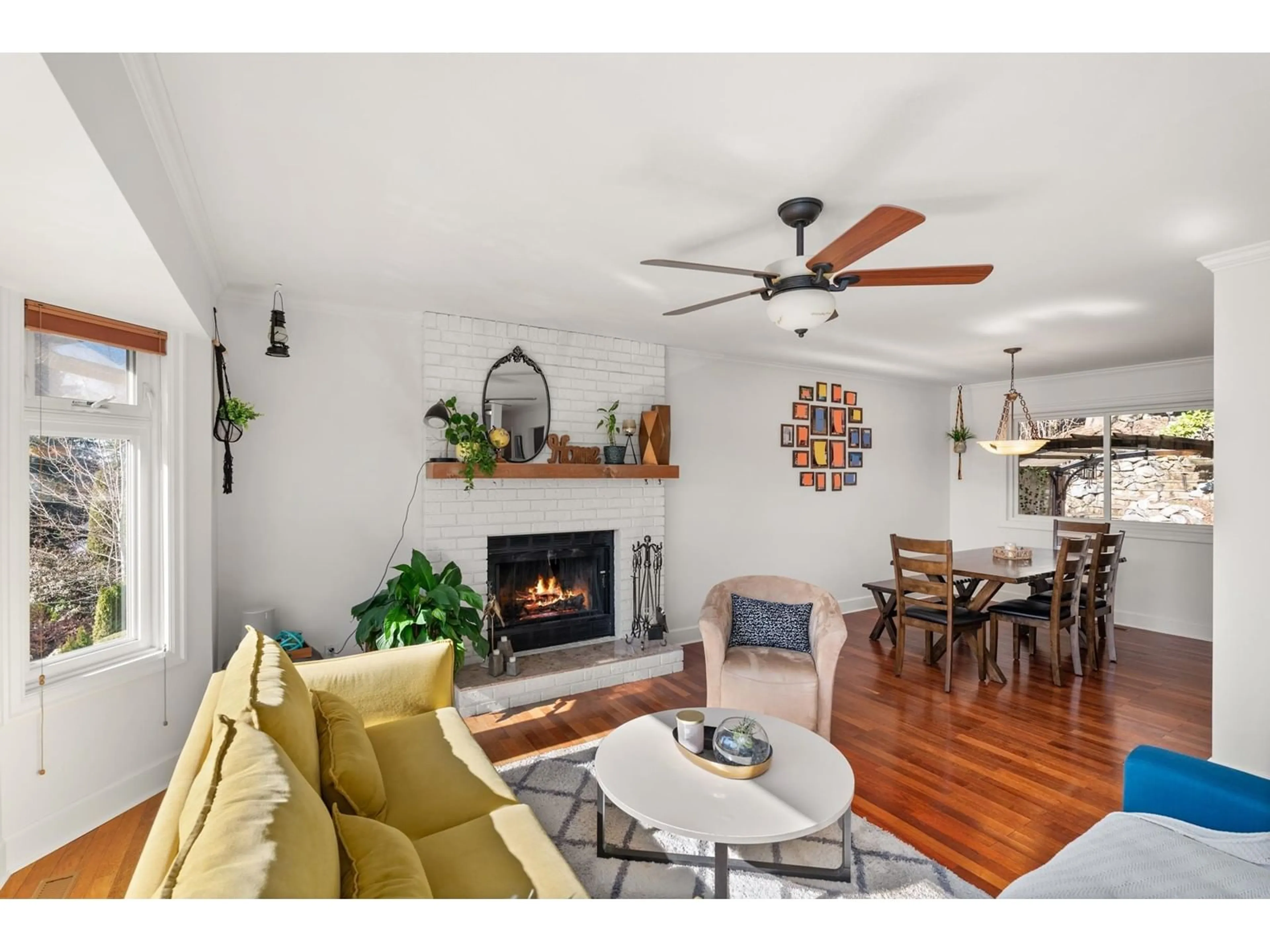 Living room with furniture, unknown for 8055 CARIBOU STREET, Mission British Columbia V2V5R1