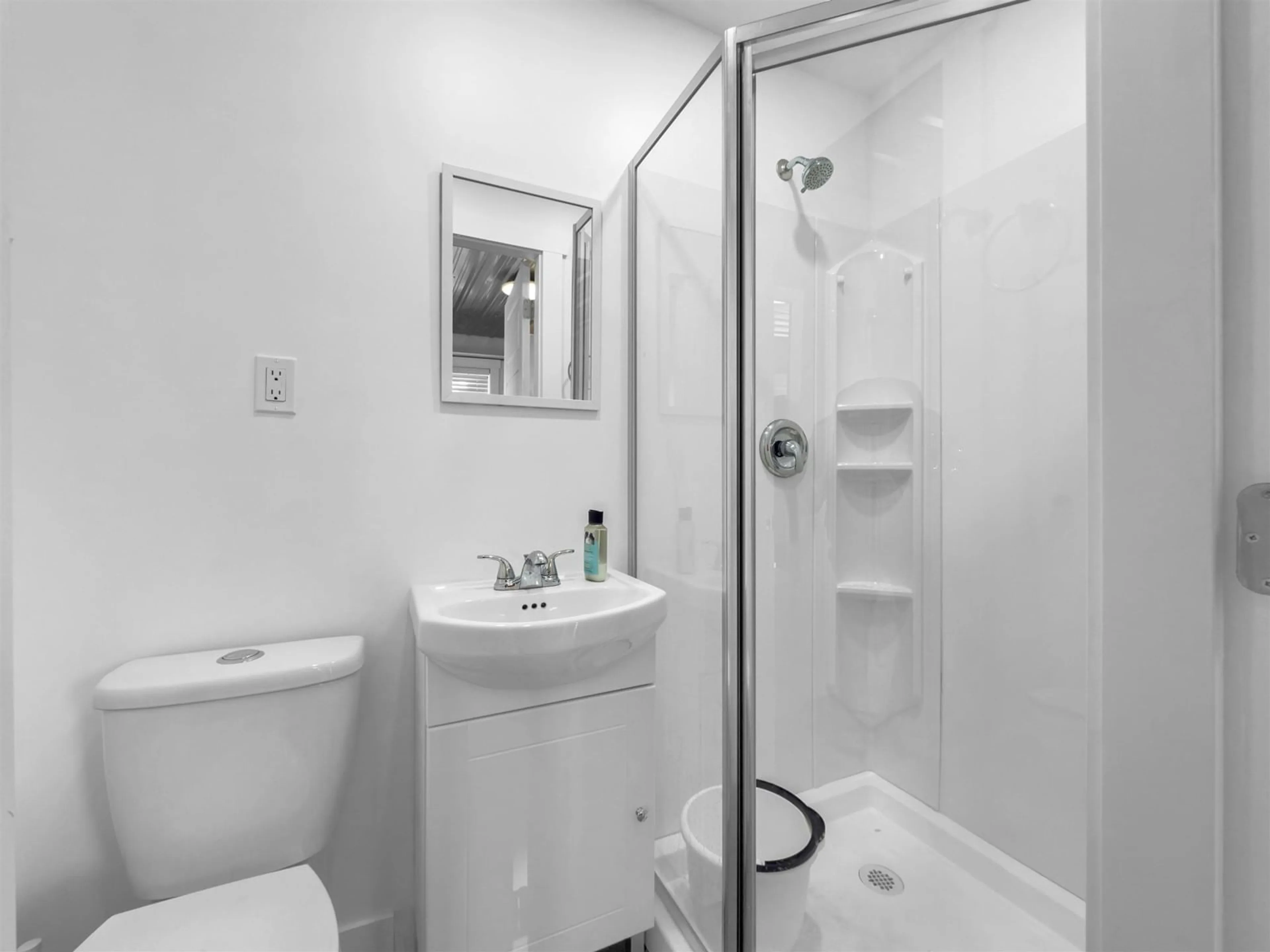 Standard bathroom, unknown for 7 - 18819 71, Surrey British Columbia V4N6N9