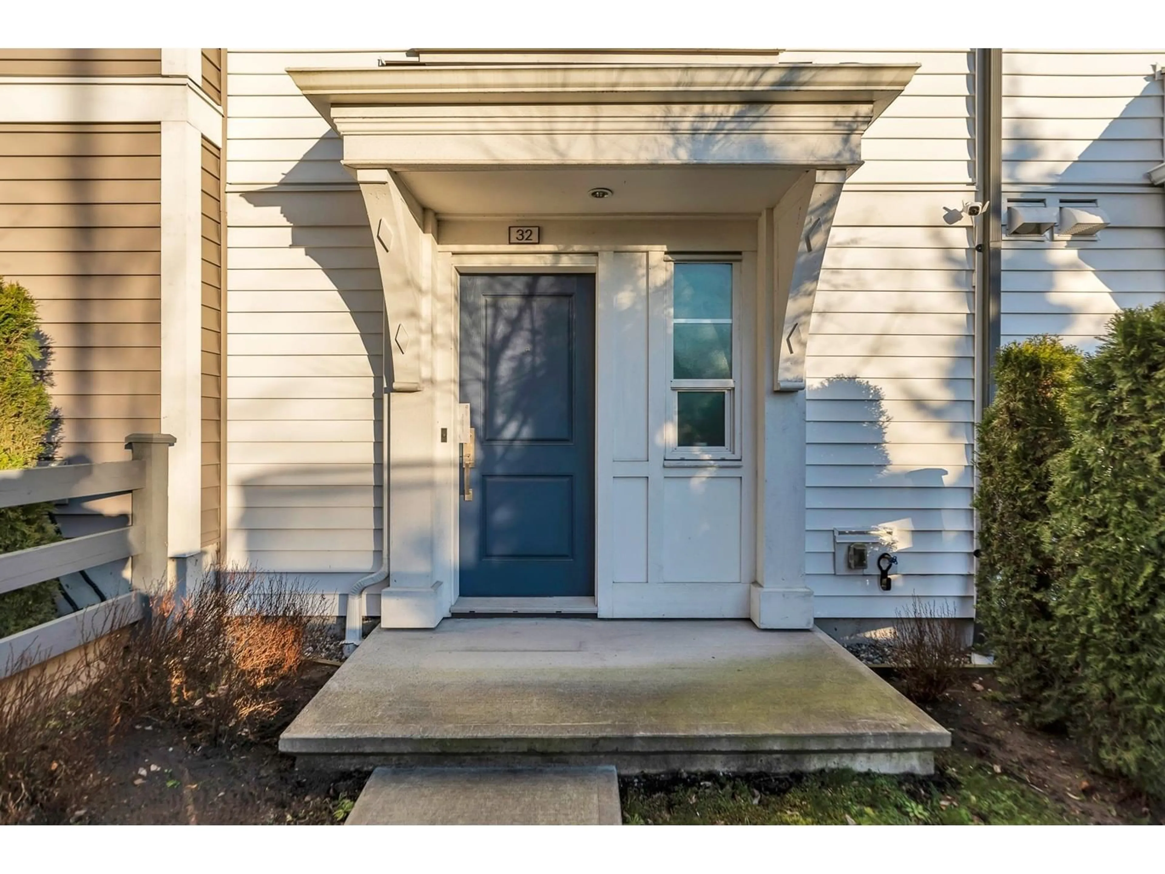 Indoor entryway for 32 2838 LIVINGSTONE AVENUE, Abbotsford British Columbia V2T0J1