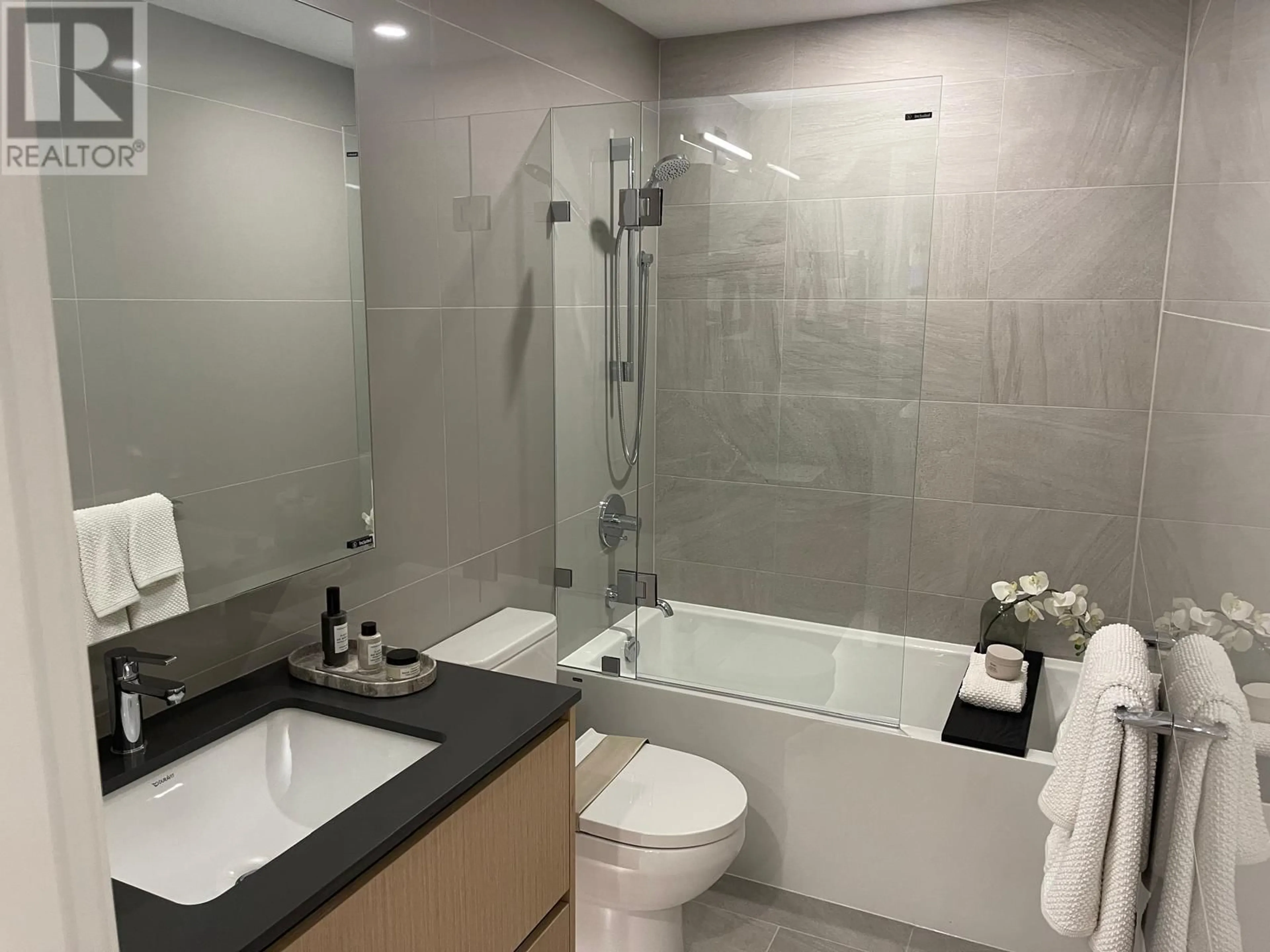 Standard bathroom, ceramic/tile floor for 1506 7977 LANSDOWNE AVENUE, Richmond British Columbia V0V0V0