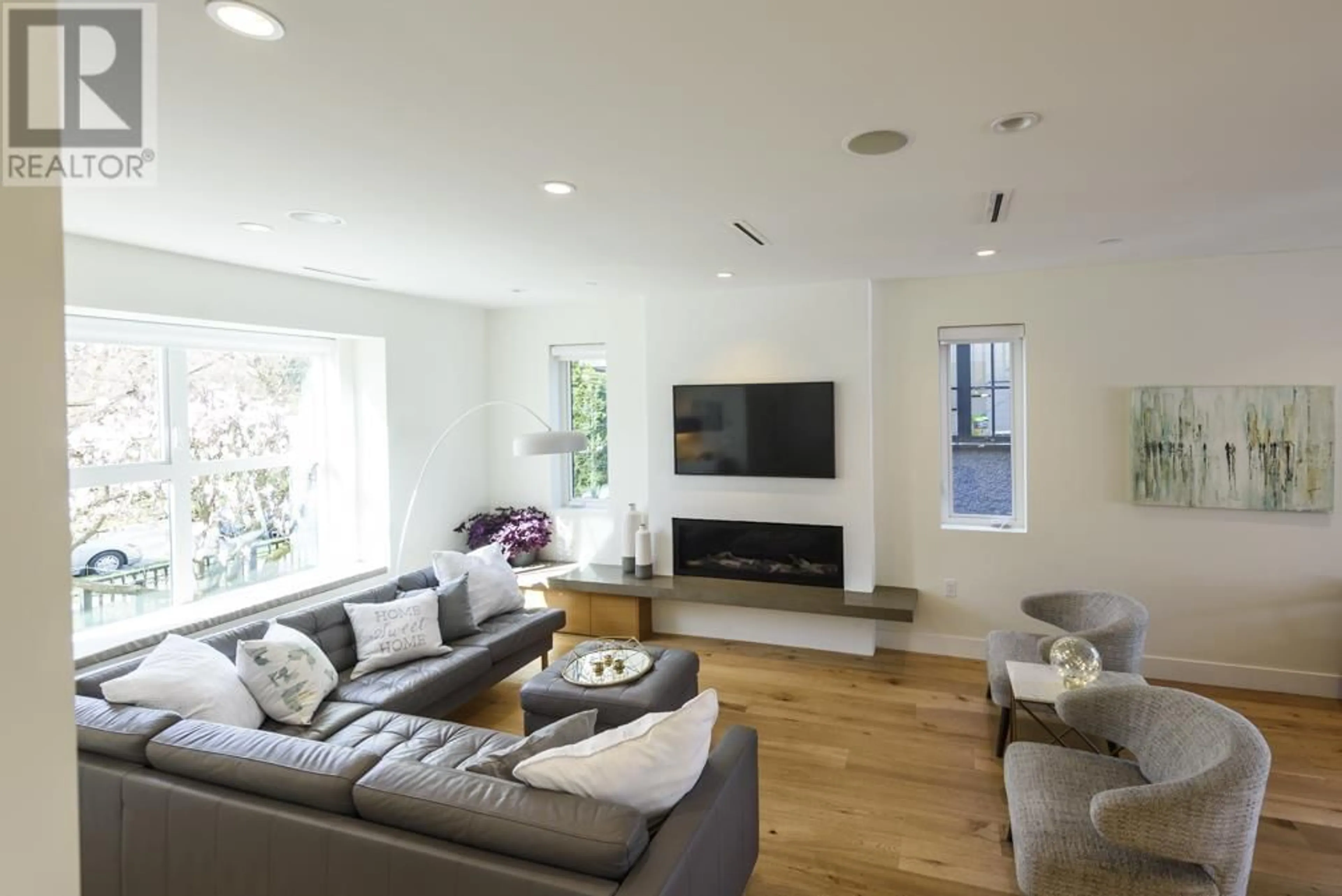 Living room with furniture, wood/laminate floor for 3737 W KING EDWARD AVENUE, Vancouver British Columbia V6S1M8