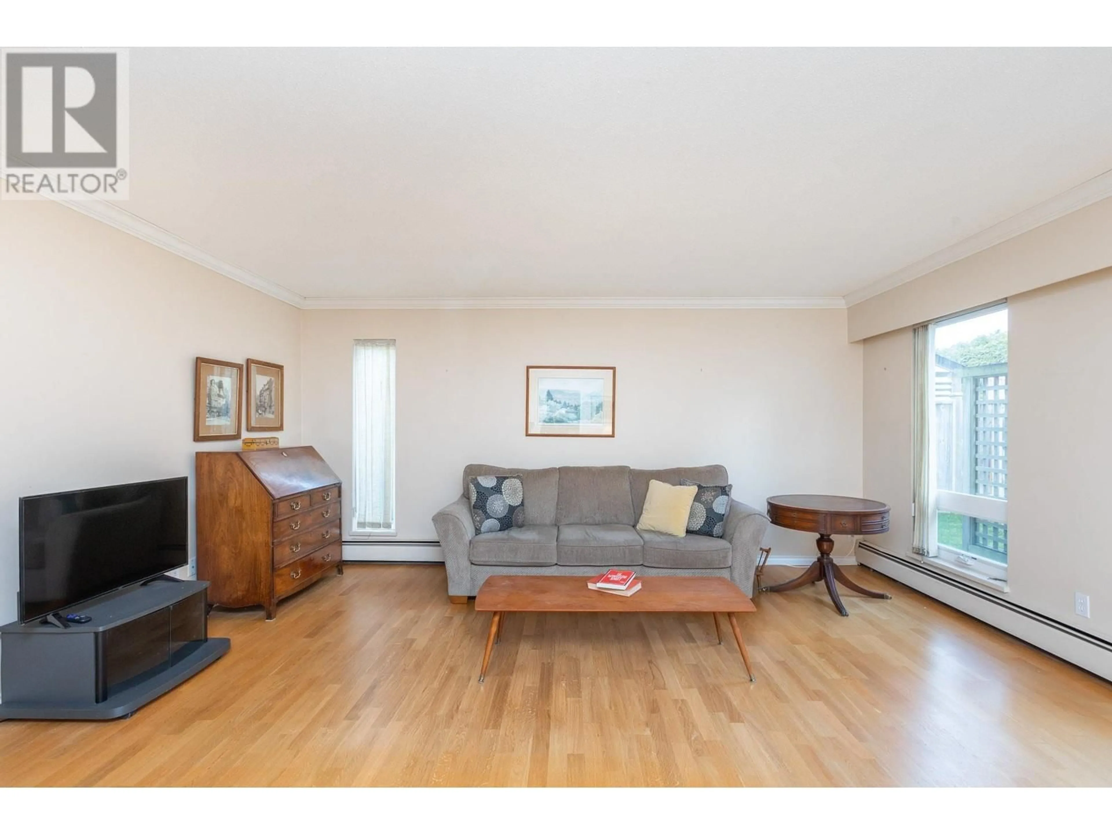 Living room with furniture, wood/laminate floor for 5140 GALWAY DRIVE, Delta British Columbia V4M3R5