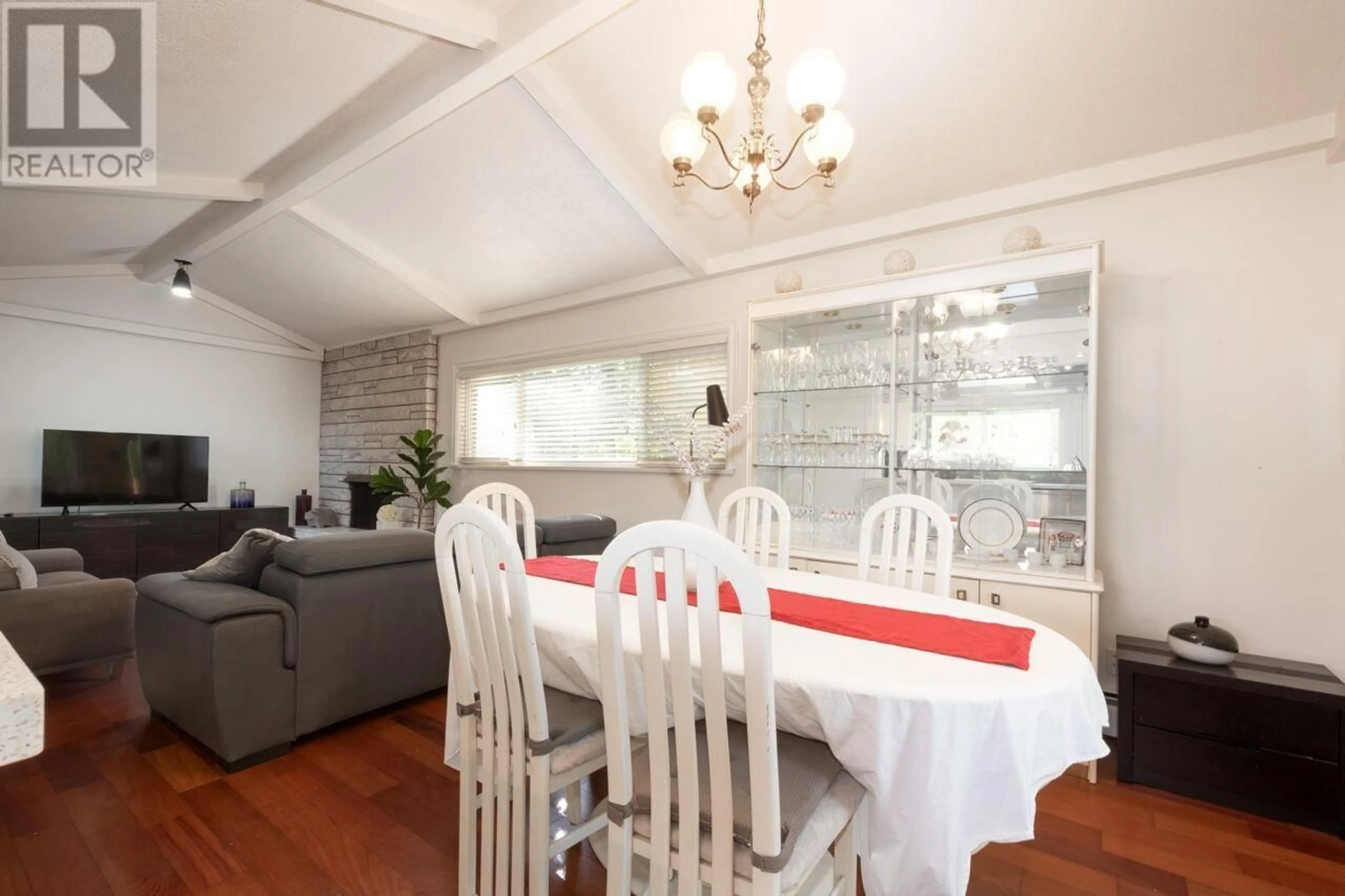 Dining room, wood/laminate floor for 8240 MANSON DRIVE, Burnaby British Columbia V5A2C2