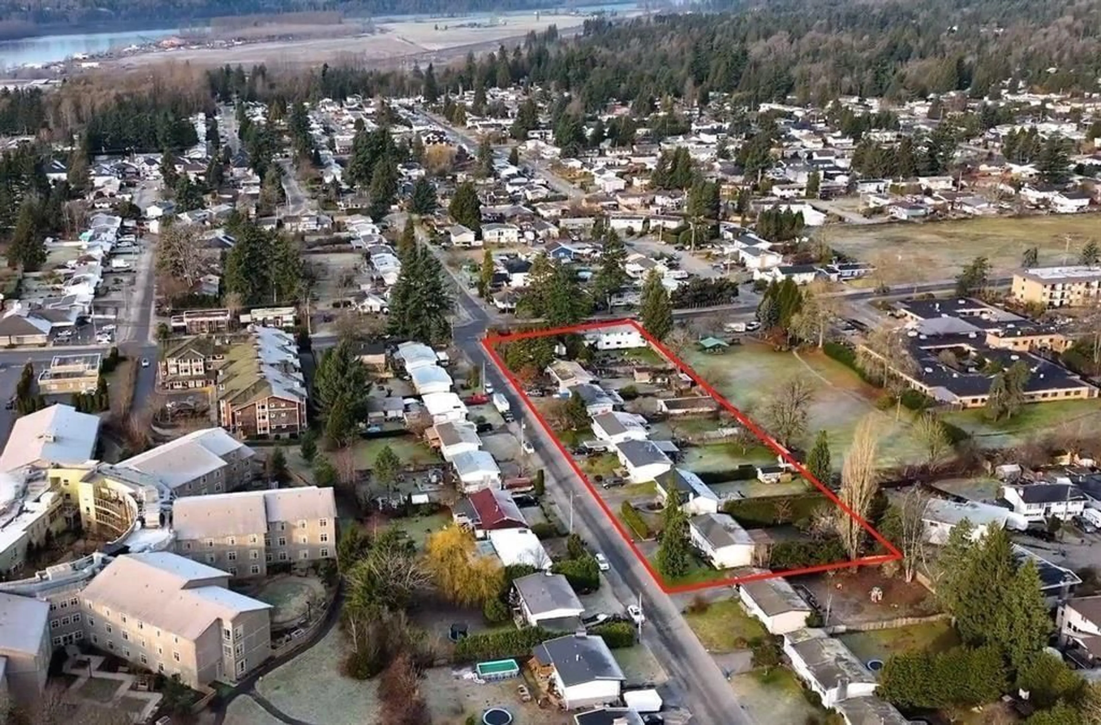 A pic from outside/outdoor area/front of a property/back of a property/a pic from drone, street for 32237 DIAMOND AVENUE, Mission British Columbia V2V1M3