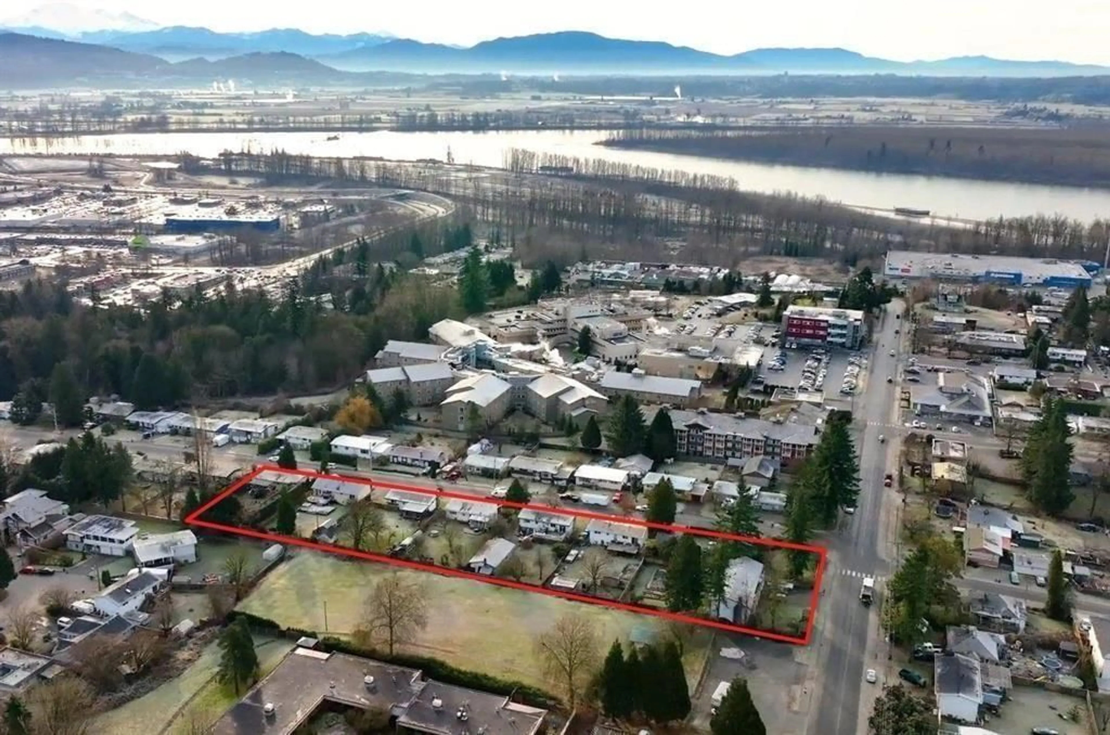 A pic from outside/outdoor area/front of a property/back of a property/a pic from drone, unknown for 32237 DIAMOND AVENUE, Mission British Columbia V2V1M3