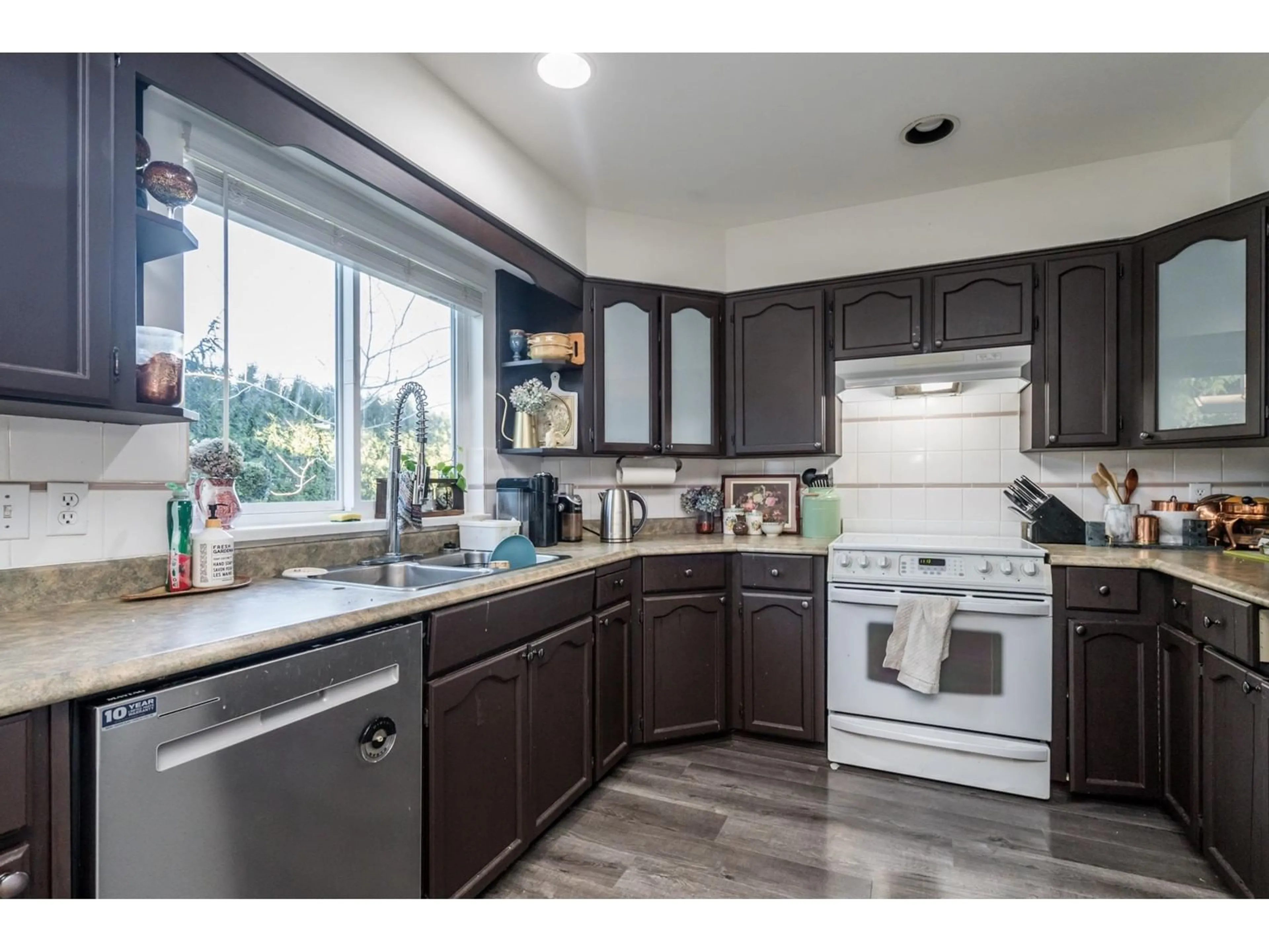 Open concept kitchen, unknown for 18822 63A AVENUE, Surrey British Columbia V3S7W3